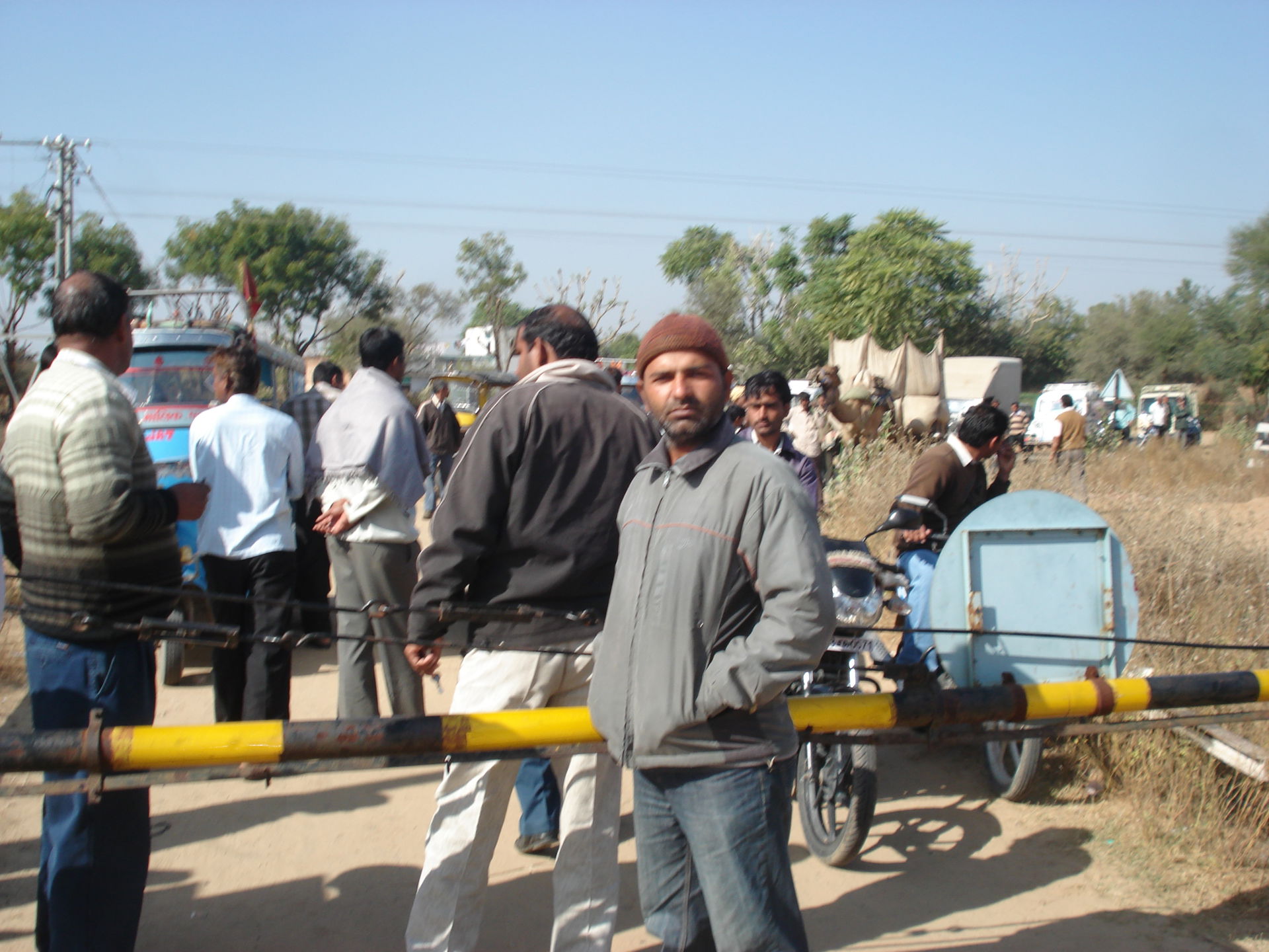 Villagers protested to close the railway fatak @ Nawalgarh