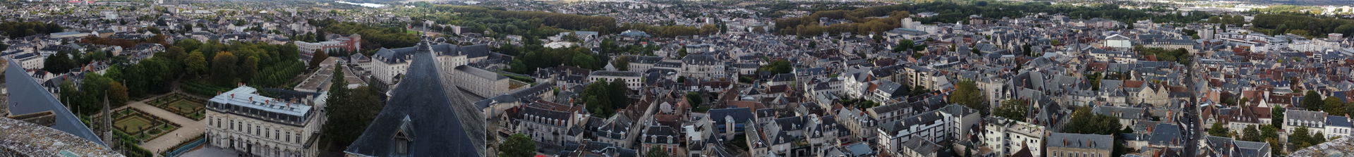 Panorama Blick auf Bourges vom Turm der Kathedrale Saint-Etienne