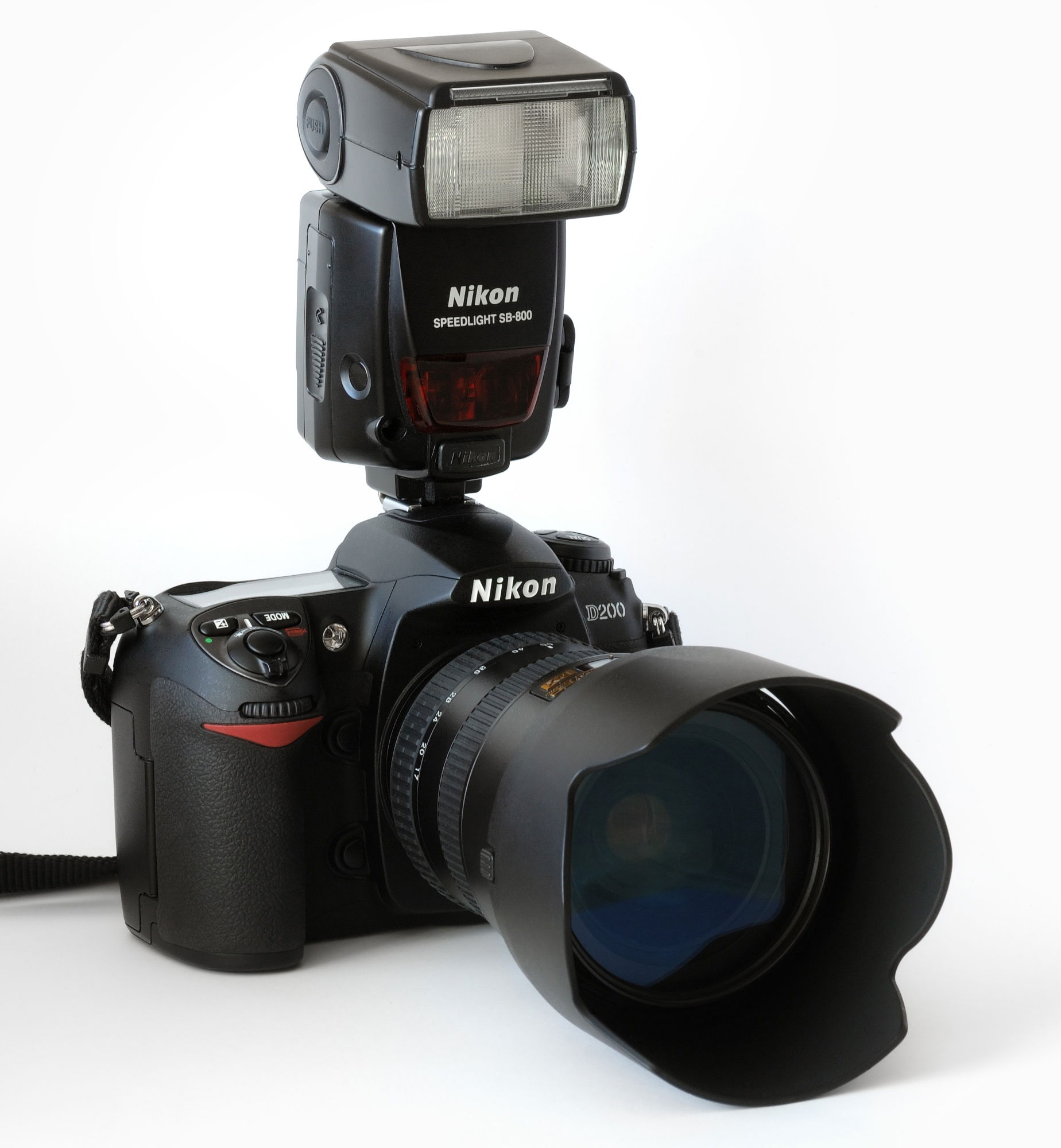 This image shows a Nikon D200 camera with a Nikon 17-55 mm / 2,…