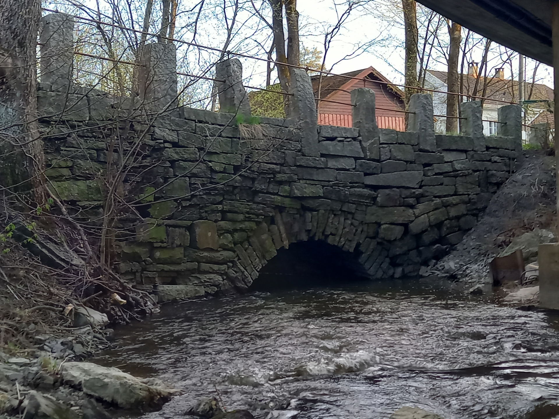 Brua sett fra nordvest. Bygd ca 1800 til erstatning for eldre t…