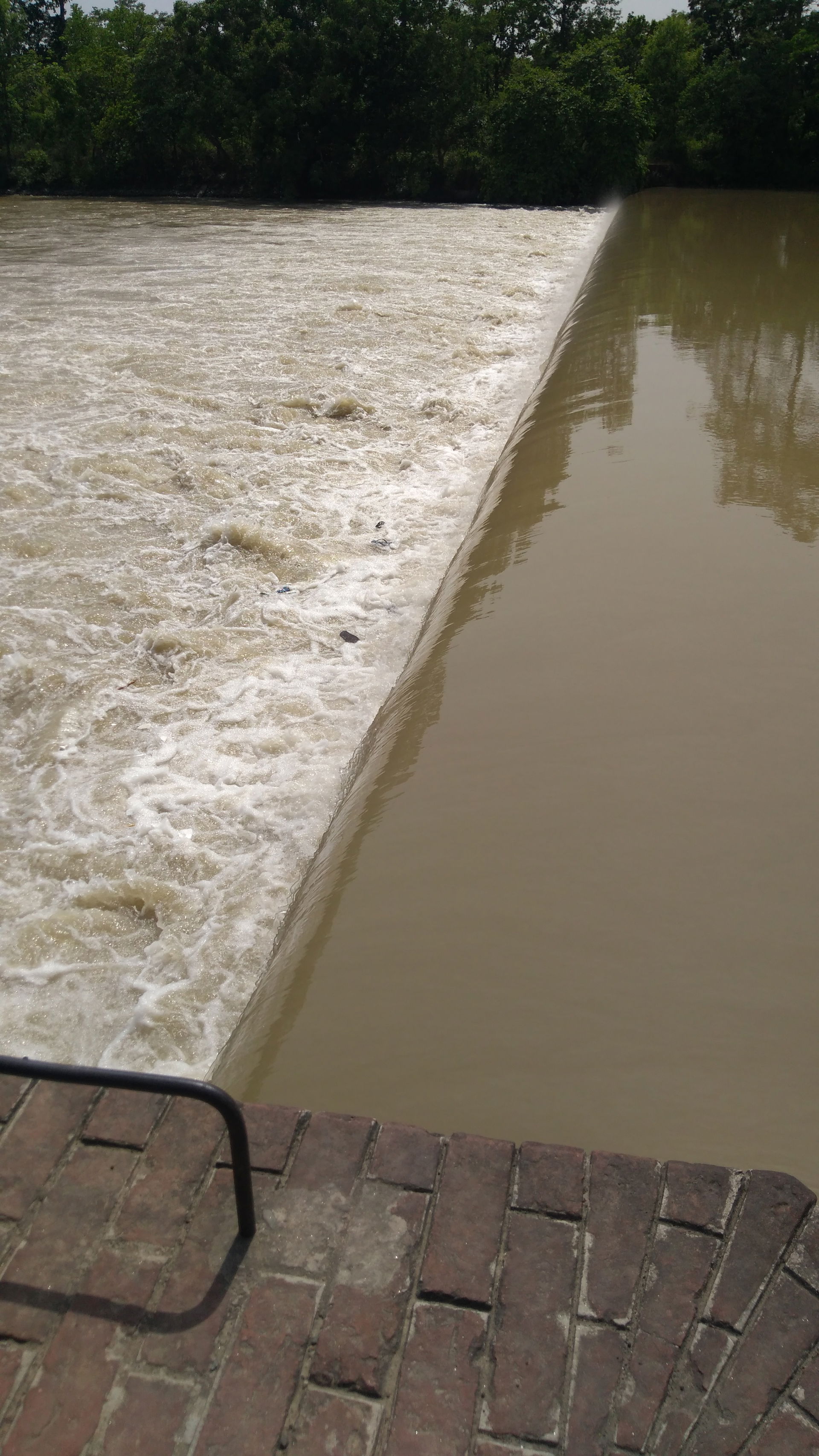 picture of a barage in Uttar Pradesh Puranpur
