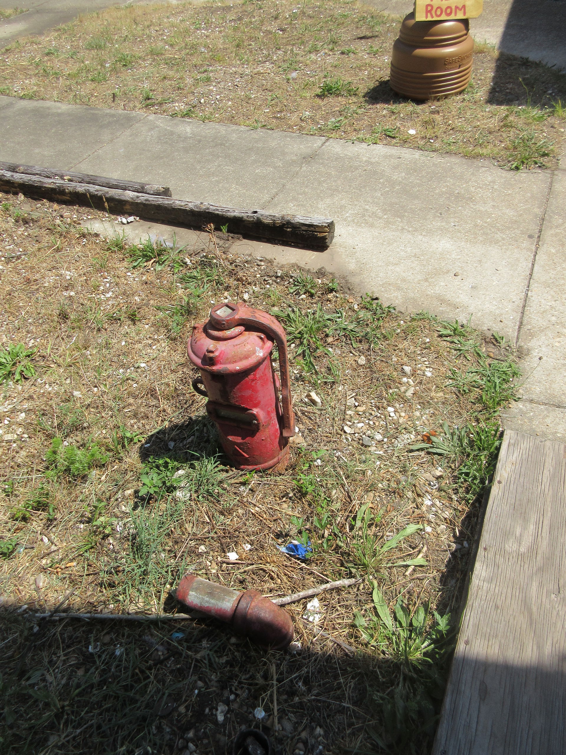 Gulfport, MS.  Firefighting appliance, I guess a post indicator…