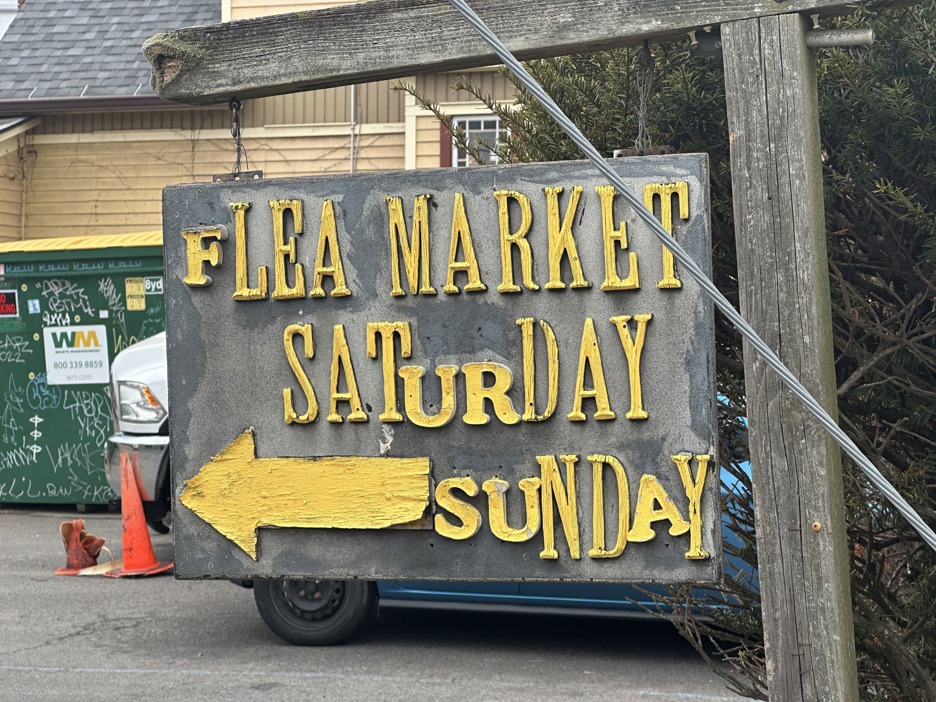 The sign for the flea market in Woodstock, NY