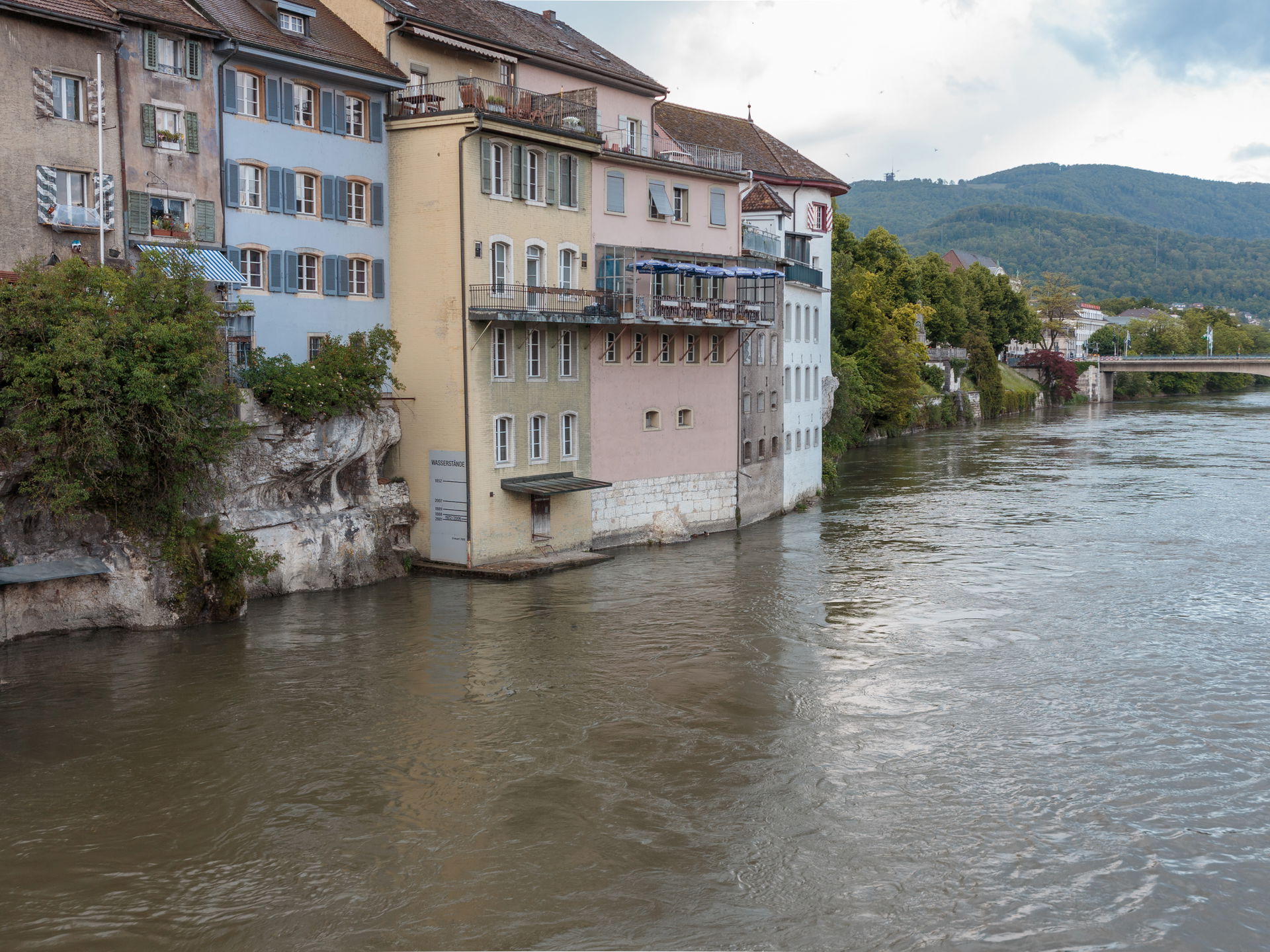 Aare an der Altstadt von Olten, Kanton Solothurn.