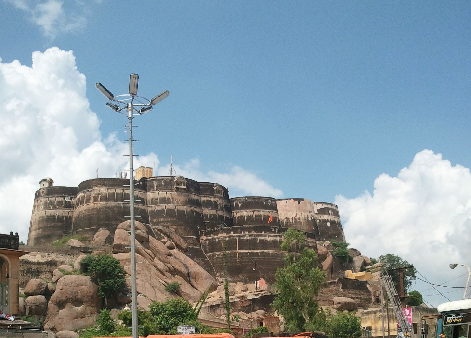 The lacchmangarh fort is situated right in the middle of the to…
