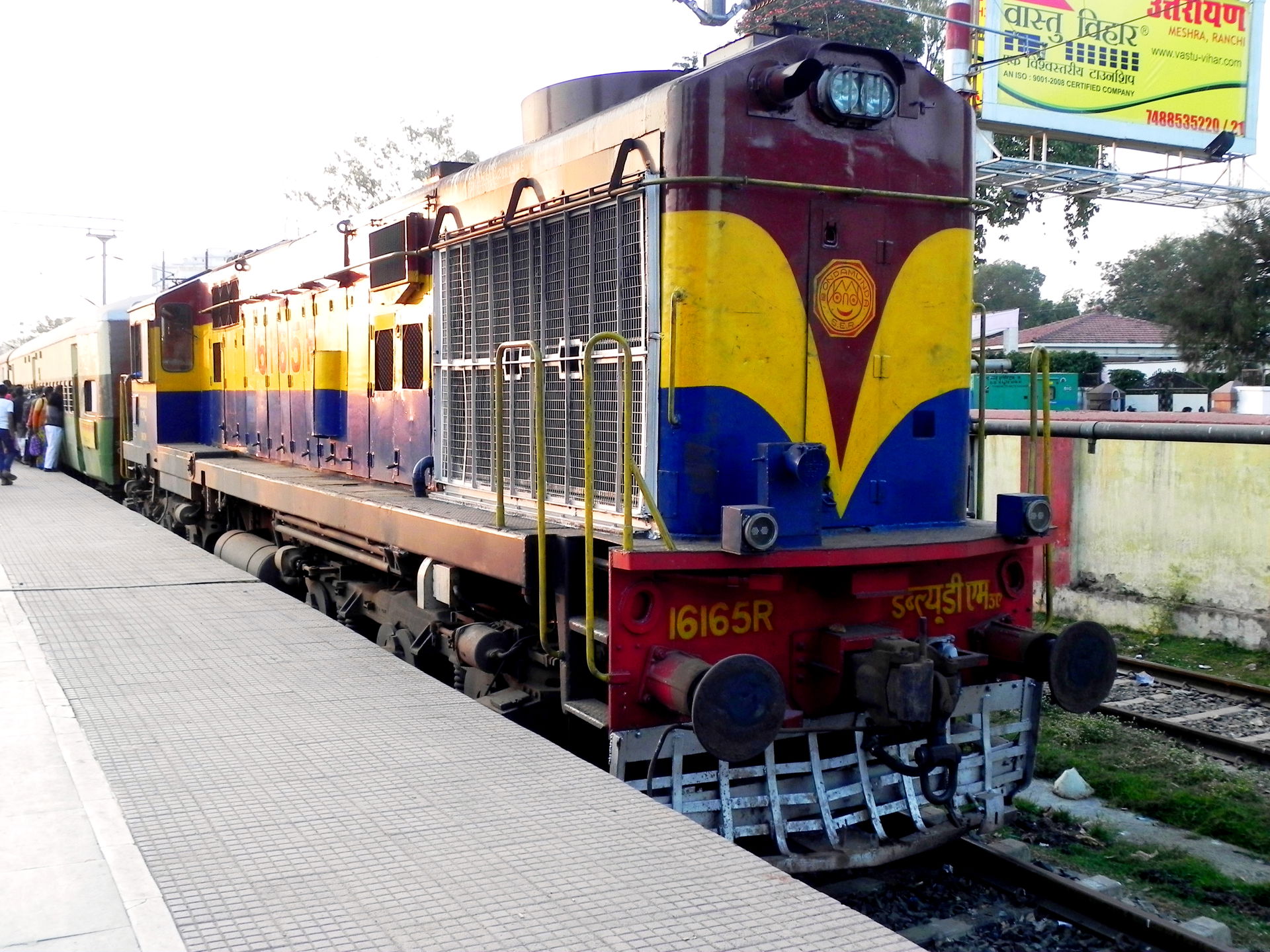 58656 (Lohardaga-Ranchi) Passenger with BNDM based WDM-3A loco…