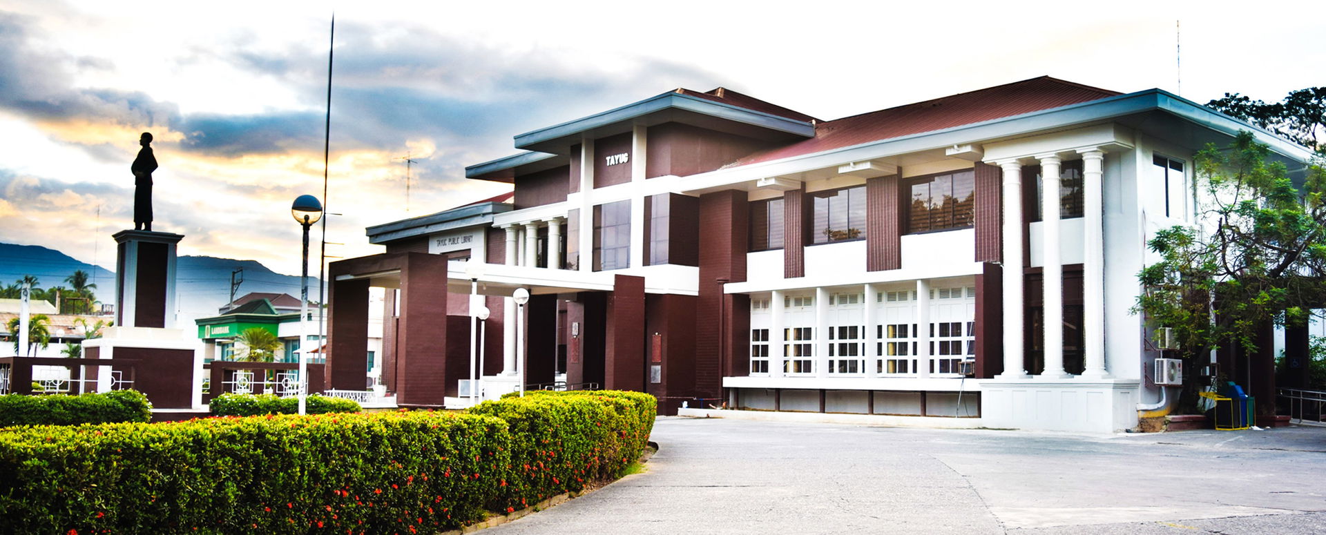 Tayug Municipal Hall