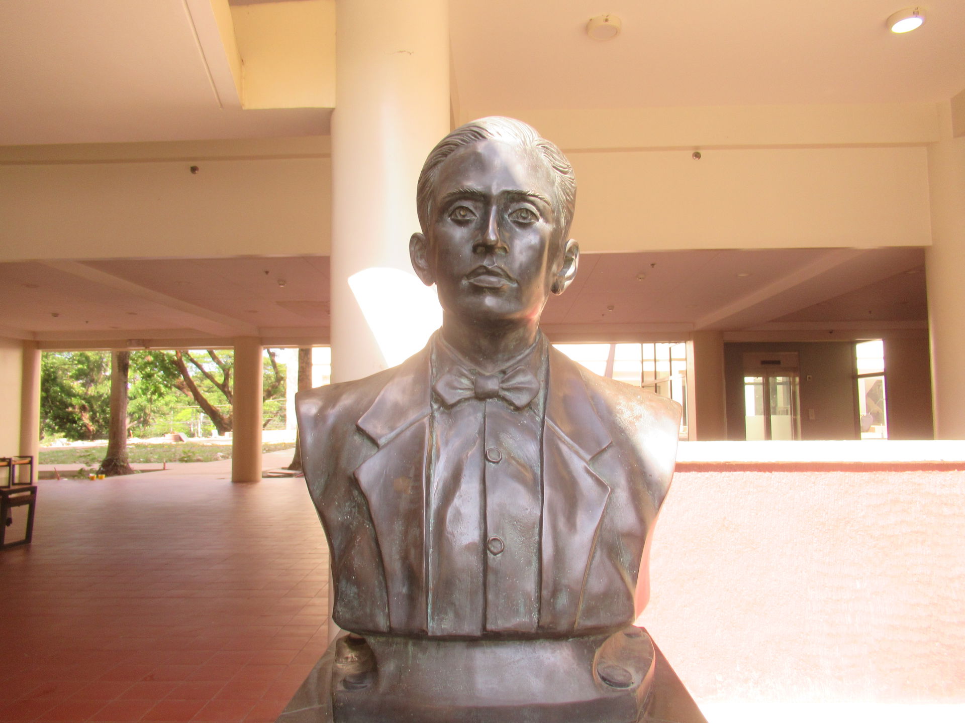 Vinzons Hall with Monument to the Heroes of 1896 https://en.wik…