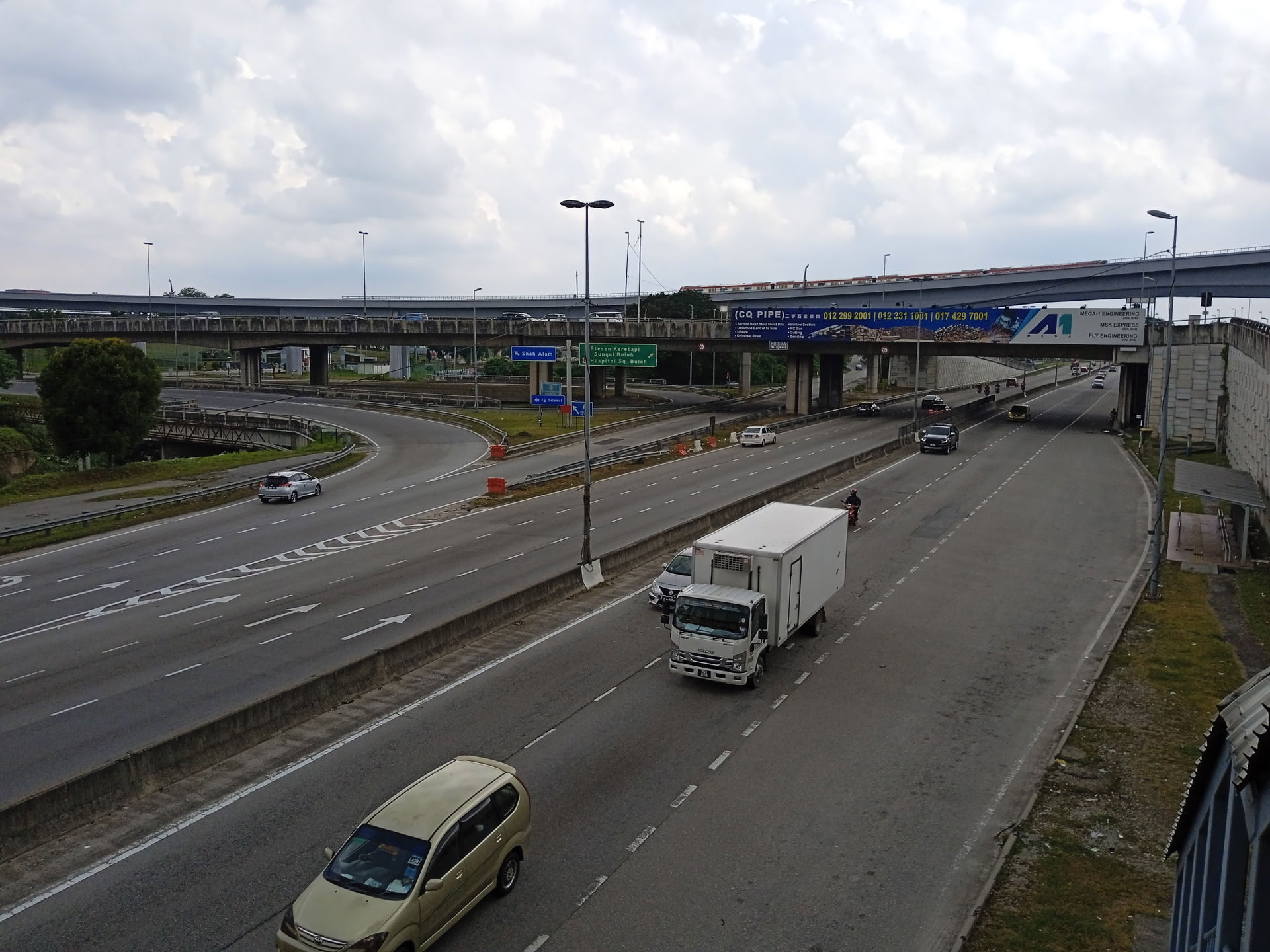 Jalan Persekutuan 54, di Sungai Buloh