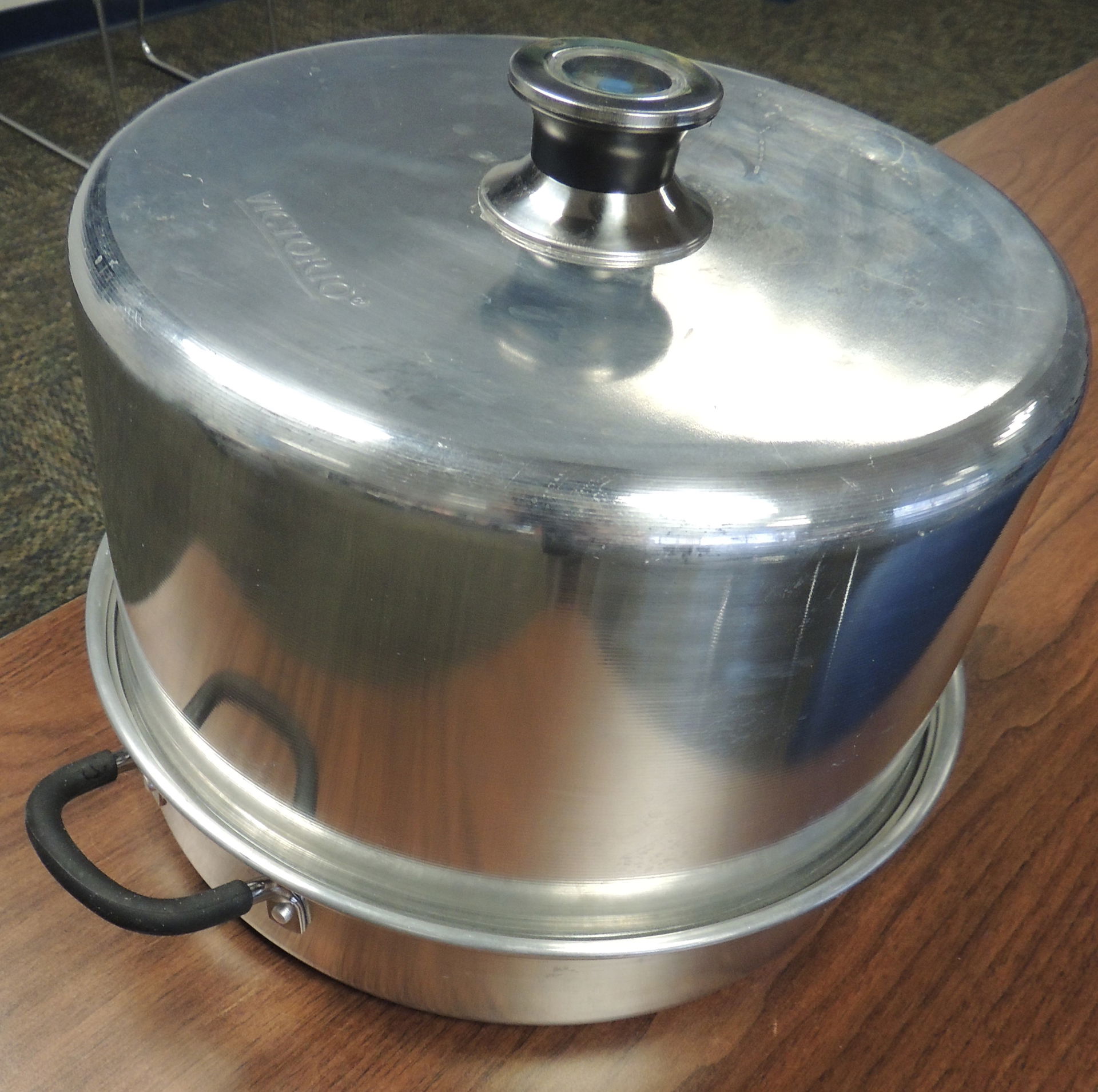 Atmospheric steam canner for canning