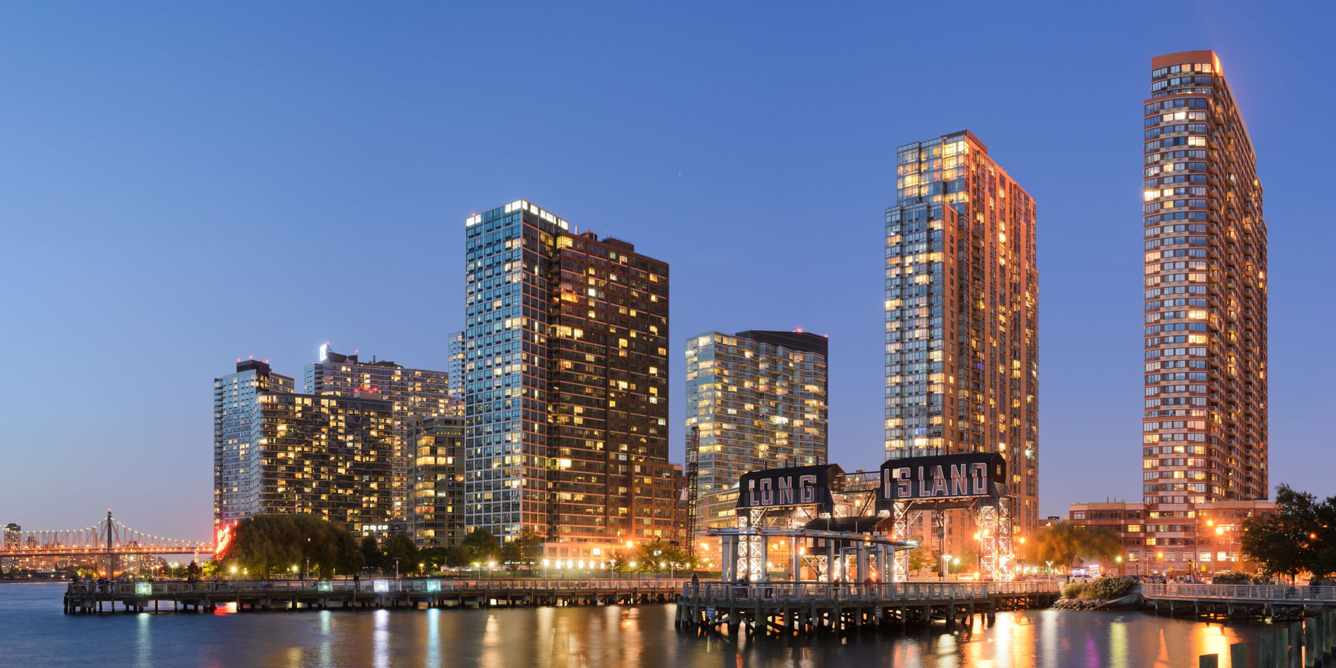 Three-segment panorama of Long Island City, Queens, New York Ci…