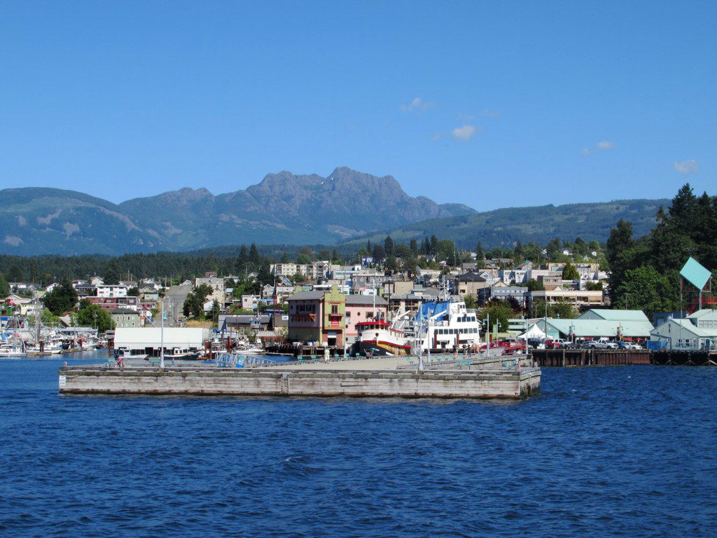 Mount Arrowsmith (1,819 meters) towers above Port Alberni, Brit…