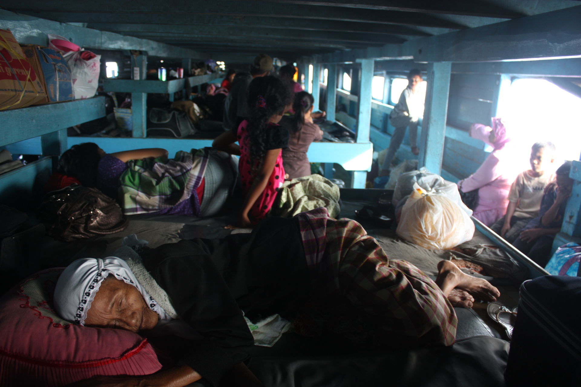 Malenge - Ampana, on the ferry, trying to sleep