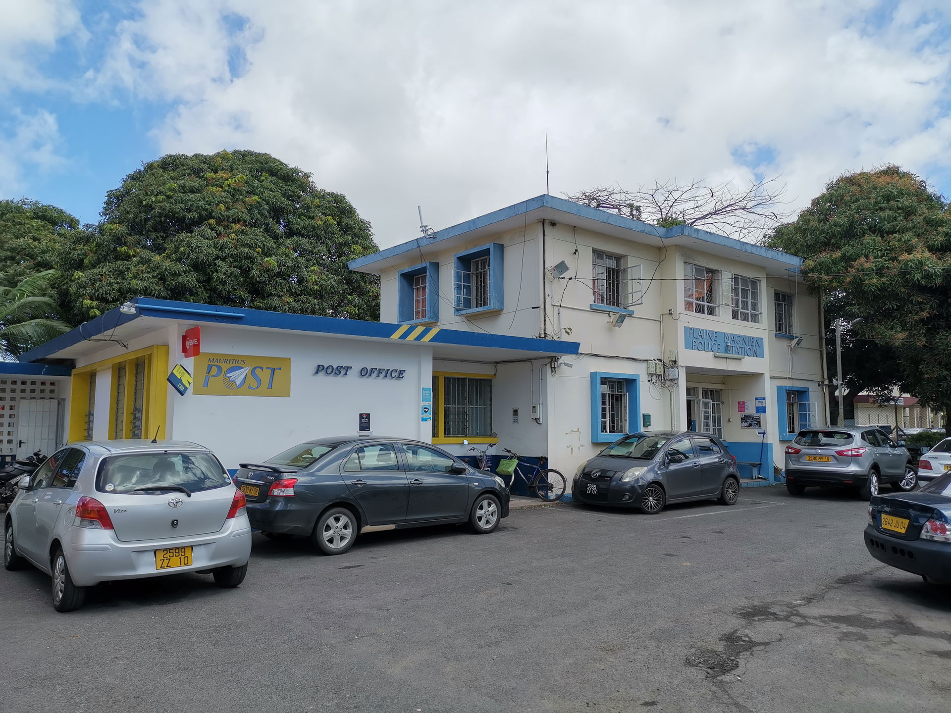 Polizei und Post in Plaine Magnien in Mauritius