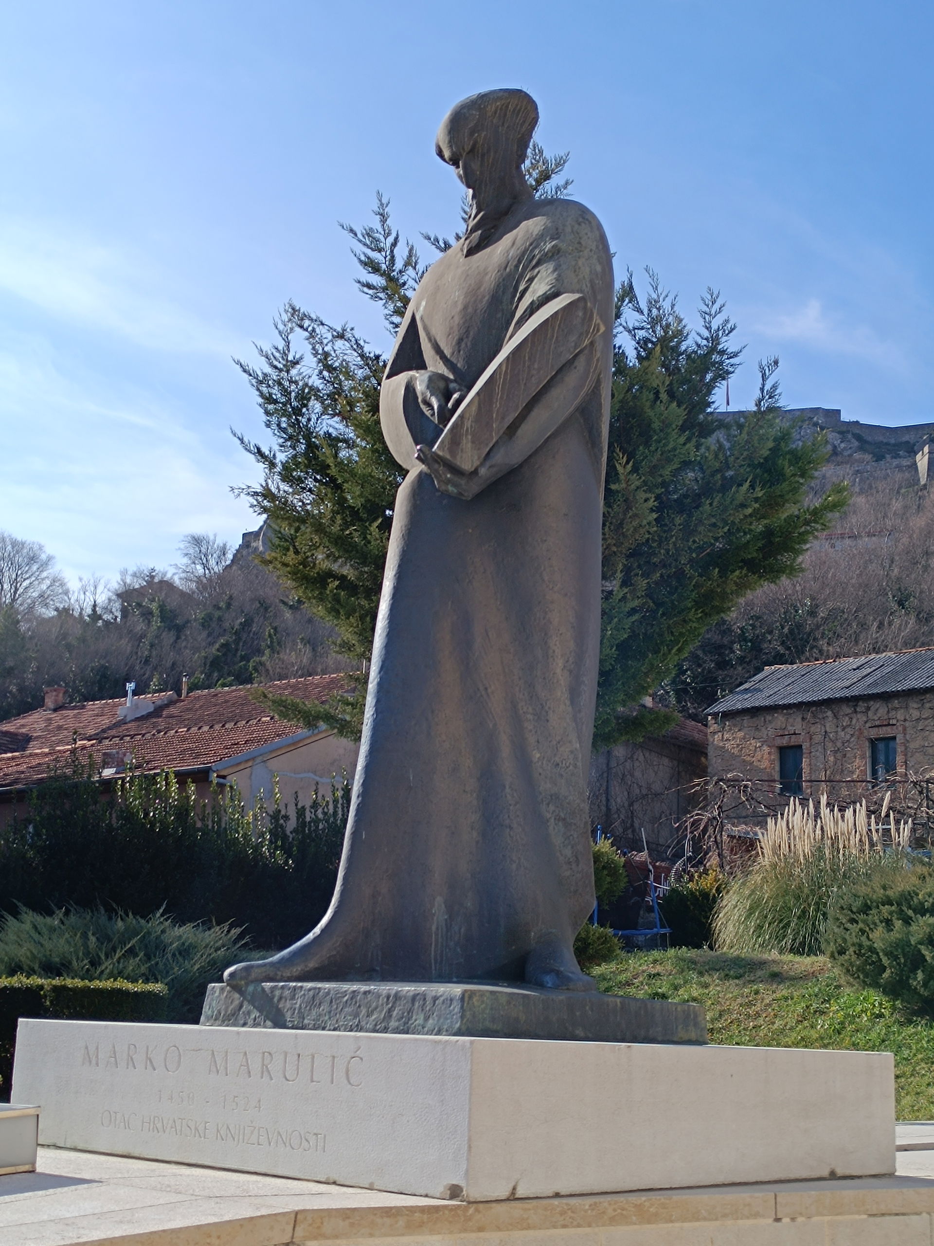 Kip Marka Marulića Knin