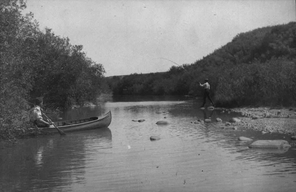 Title / Titre :
Fishing near Moose Jaw, Saskatchewan /
Une pa…
