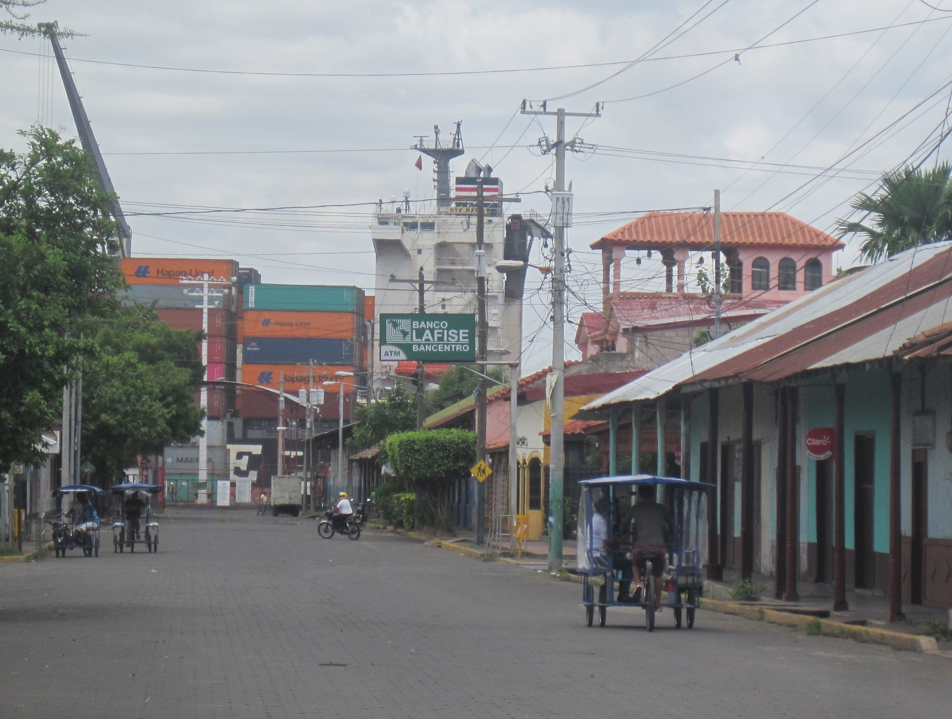 El puerto de Corinto, Nicaragua