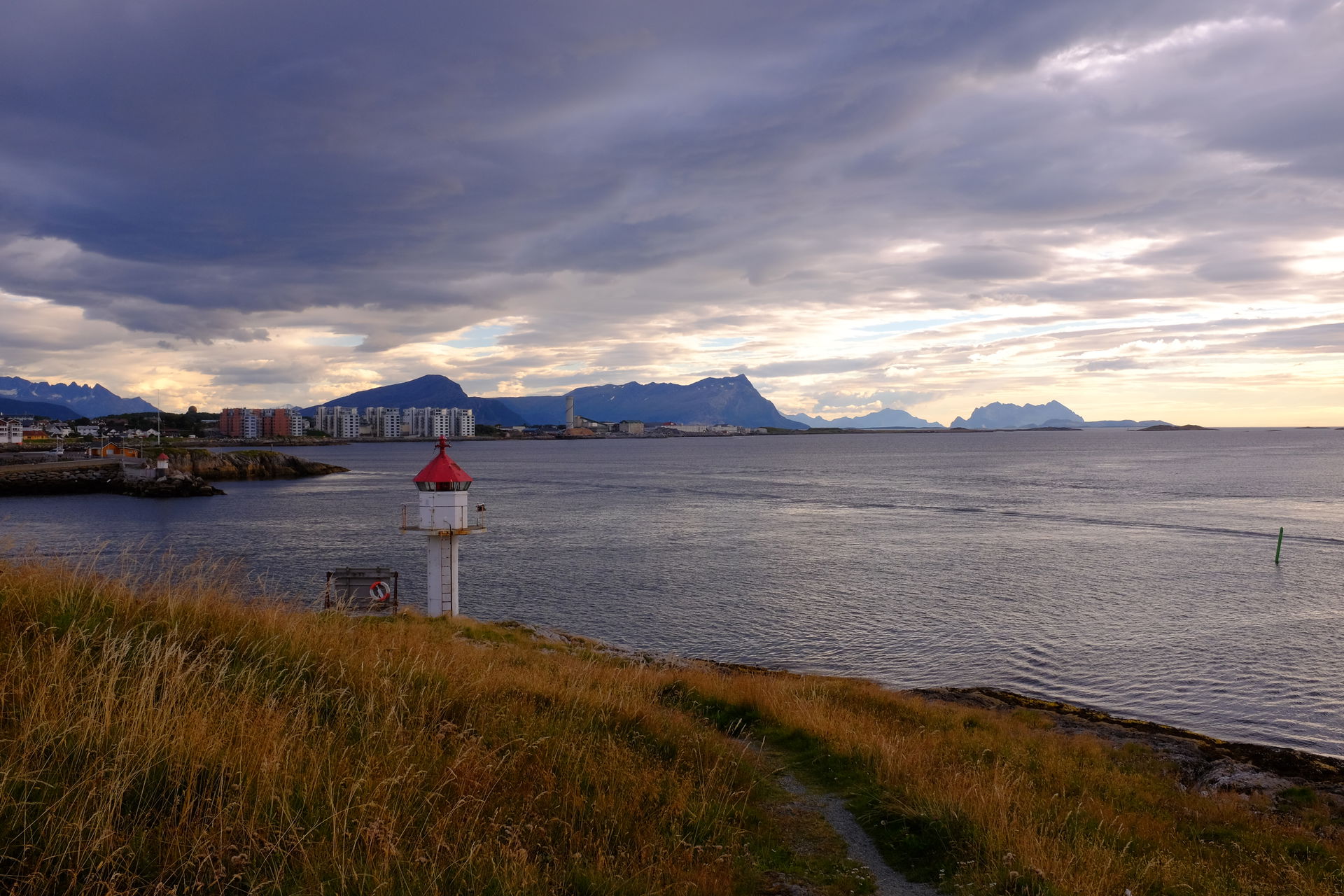 The small lighthouse on the promontory of Lille Hjartøy by Bodø…