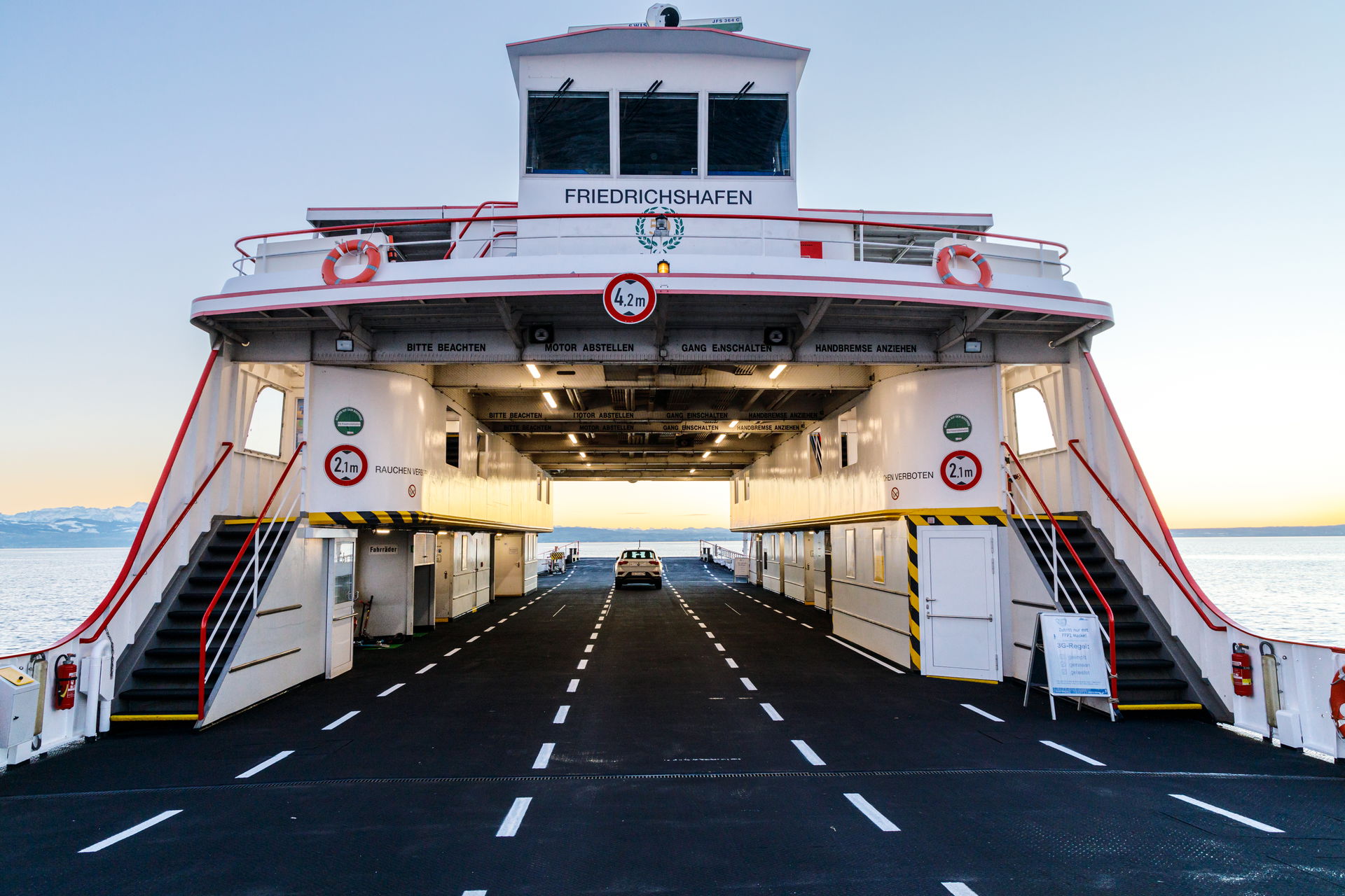 Not overloaded: Lake Constance ferry "Friedrichshafen" on its w…