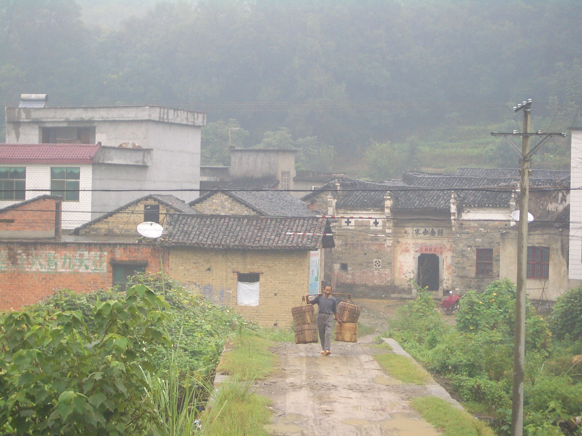 Typical traditional village homes in Tongshan County, Hubei. Pi…