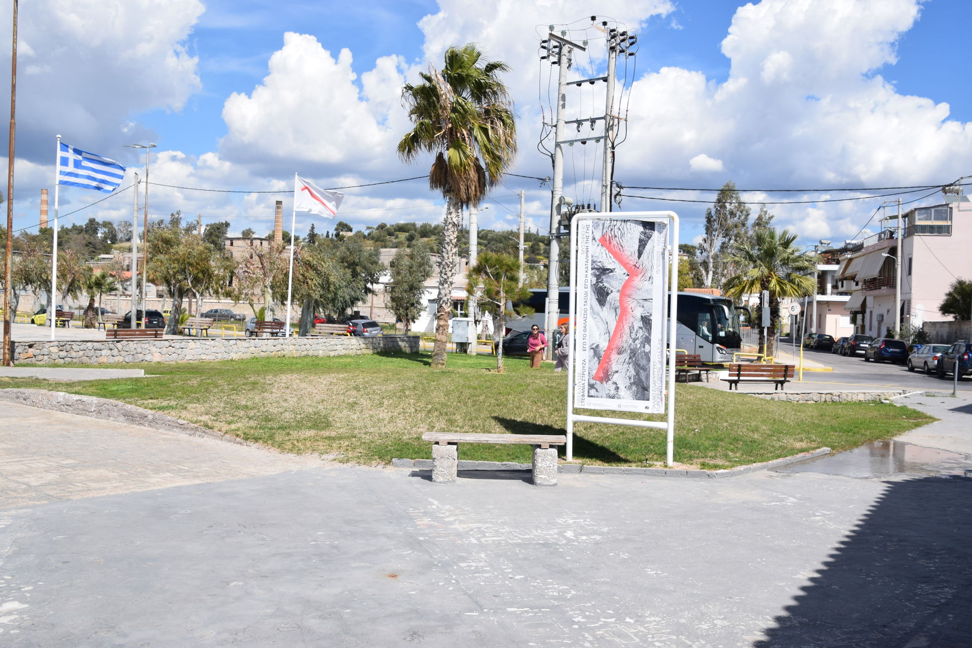 Vue du front de mer à Eleusis, aux abord de la rue Kanellopoulo…