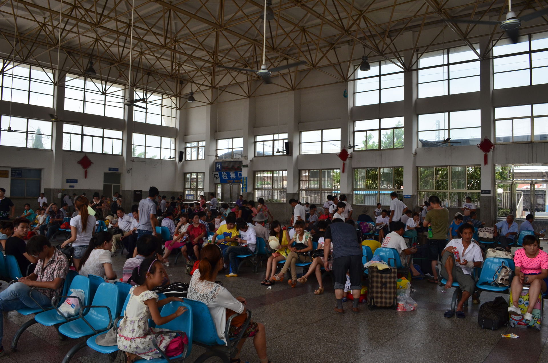 Pizhou Railway Station - inside