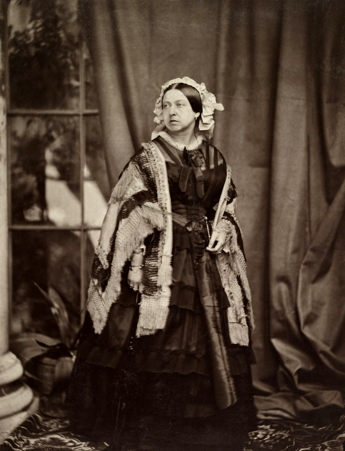 Queen Victoria
15 May 1860
J.J.E. Mayall
Printed in carbon c.1…