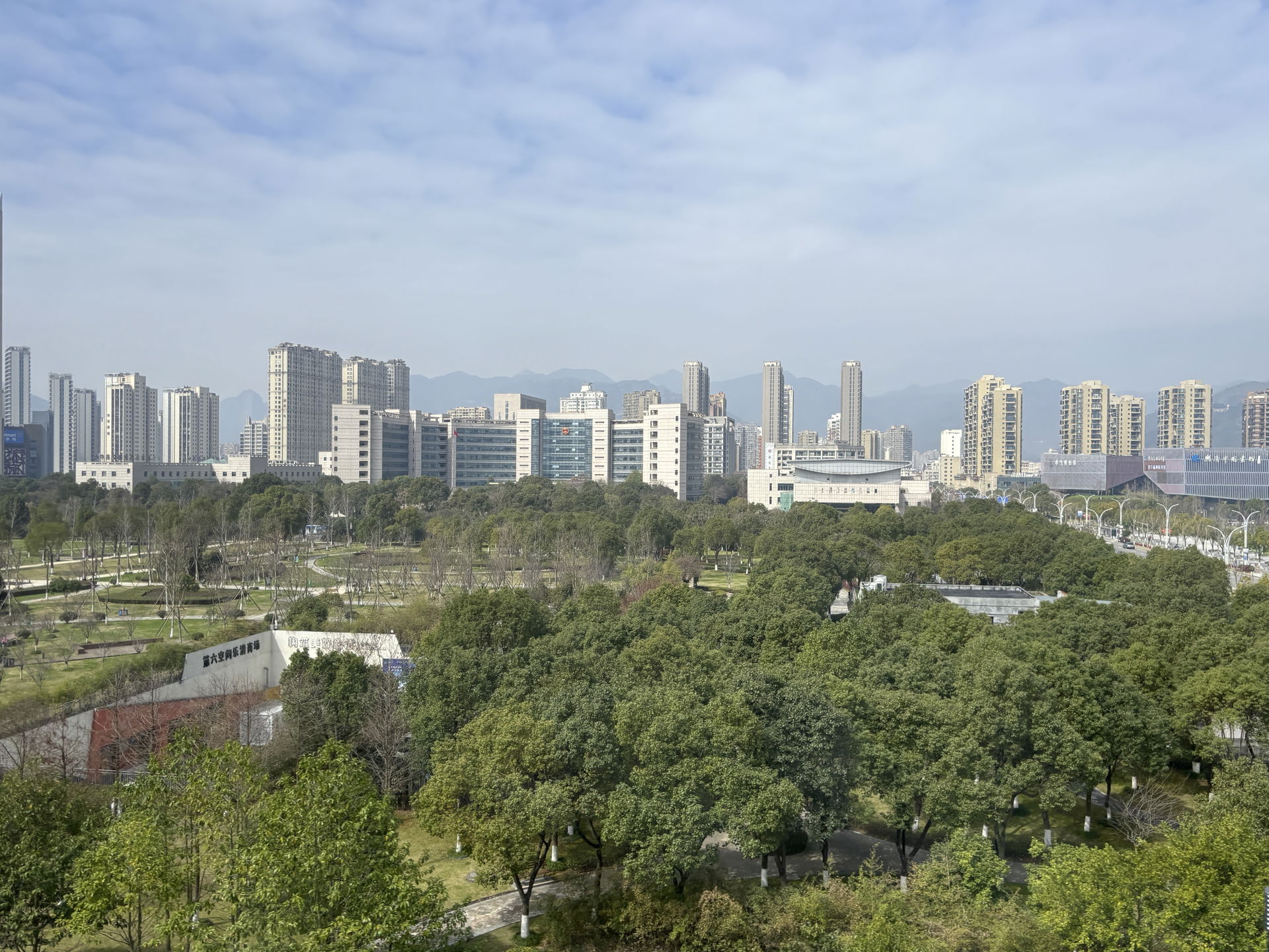 Adm center of Yueqing in Chengdong Subdistrict