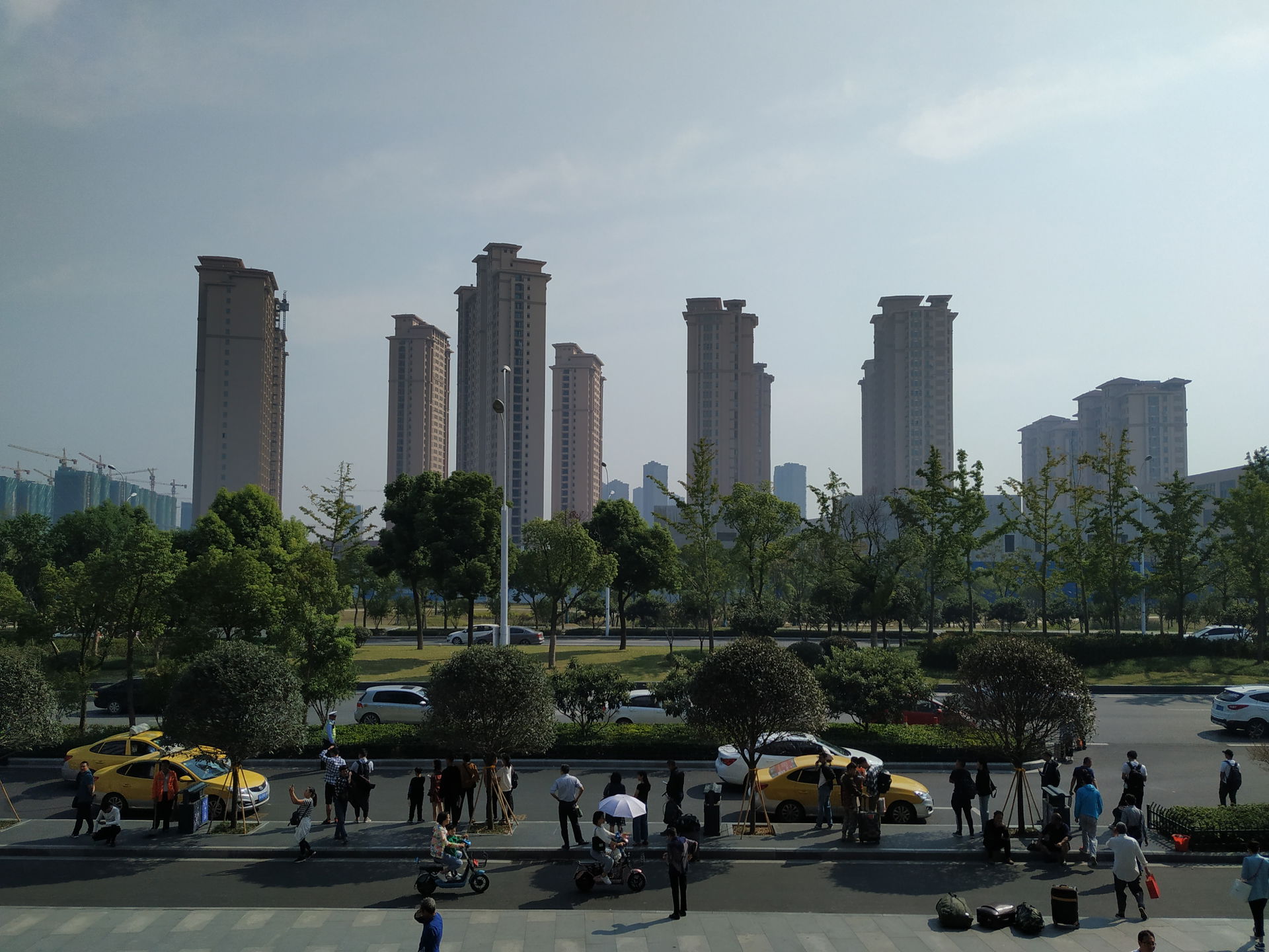 高淳地铁站对面的高层小区