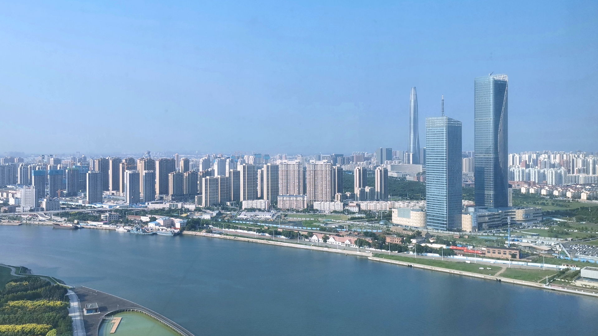 流经天津滨海新区的海河。
