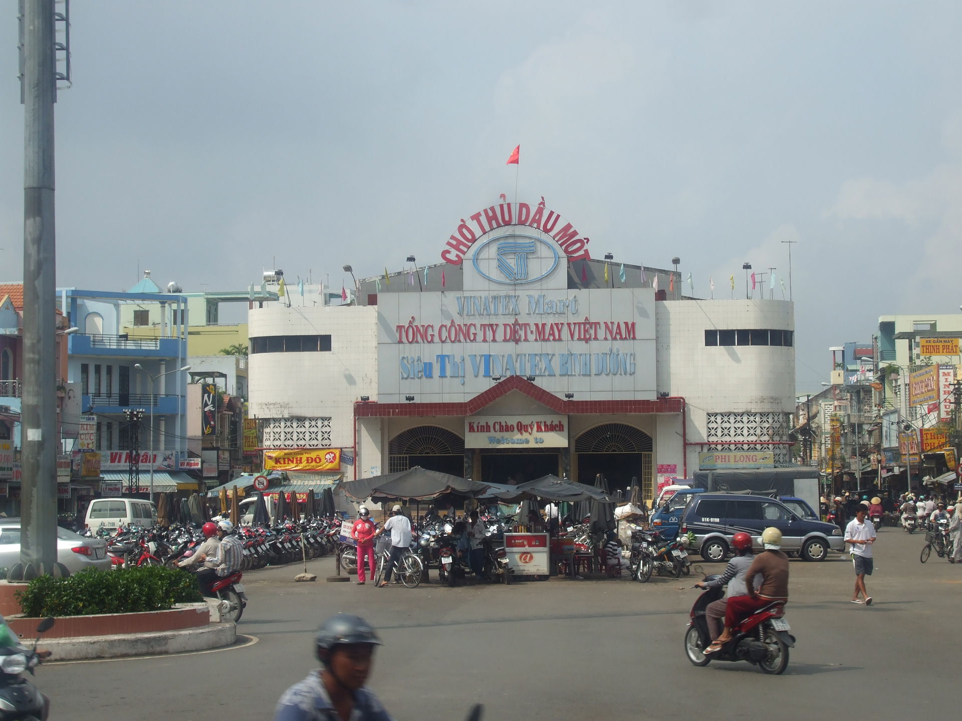 Chợ Thủ Dầu Một ở thị xã Thủ Dầu Một, thuộc tỉnh Bình Dương, Vi…