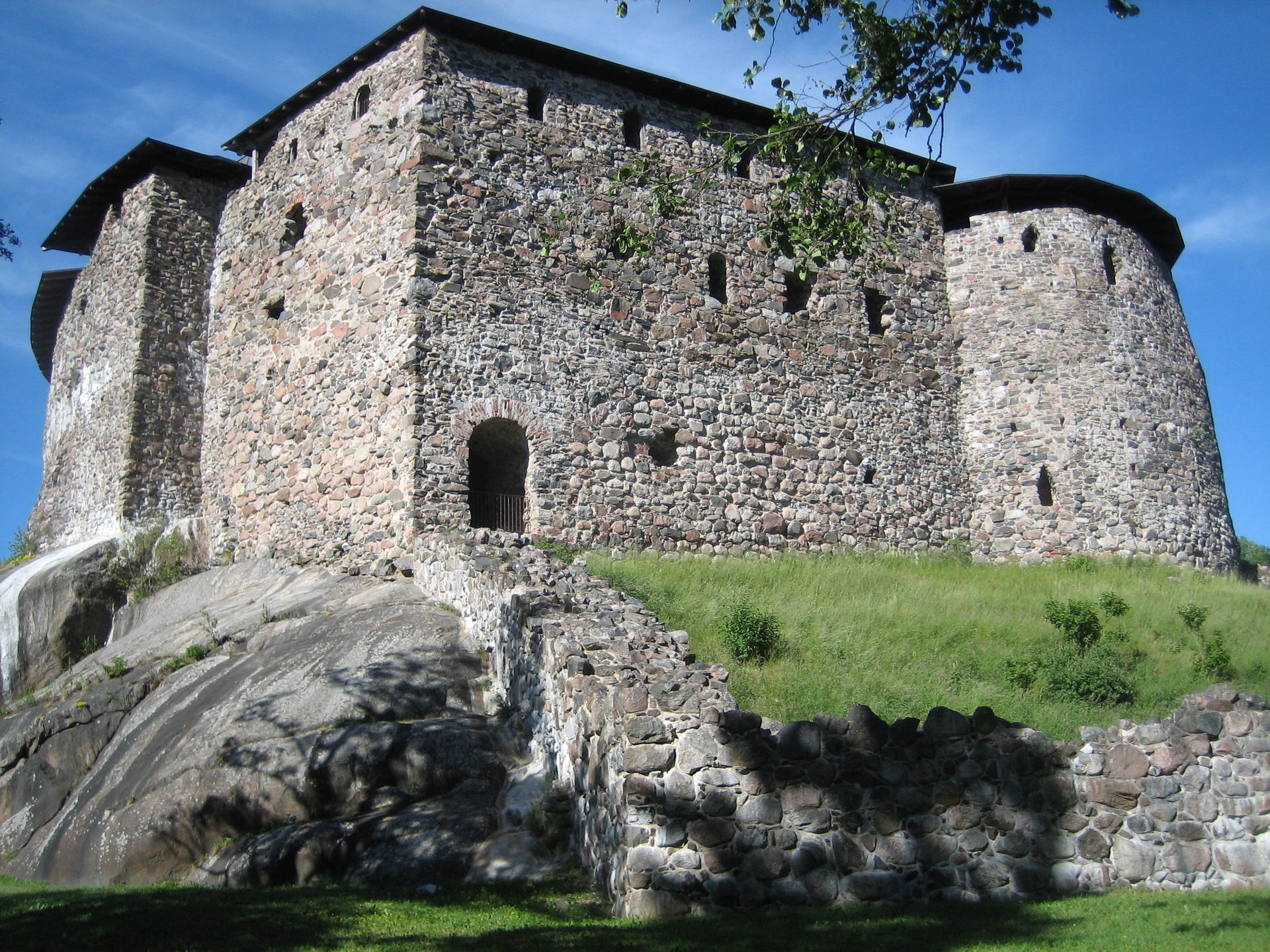 The Raseborg Castle (Finnish: Raaseporin linna) is a medieval c…