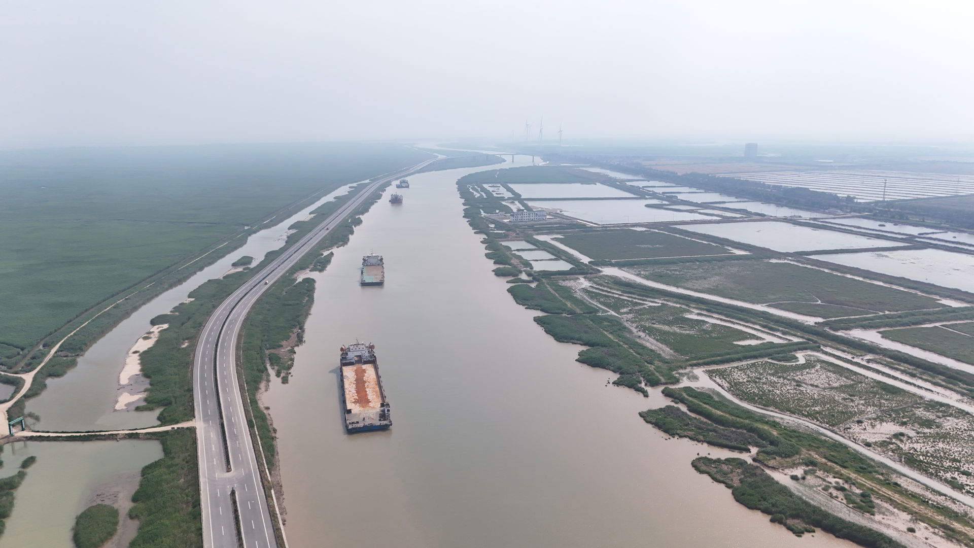 江苏省射阳县黄沙港湿地大桥下游