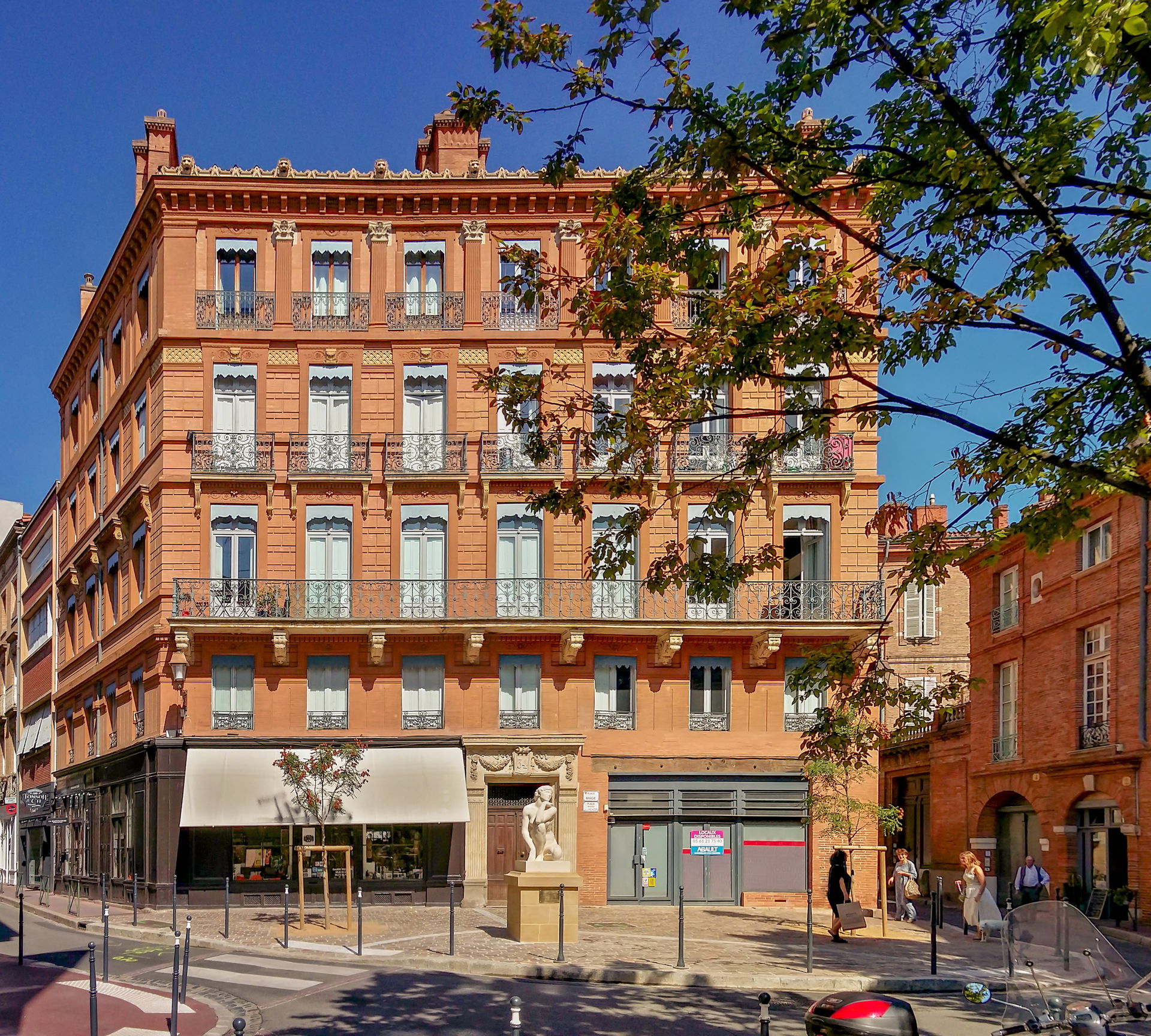 Place Mage, in Toulouse, south exposure.