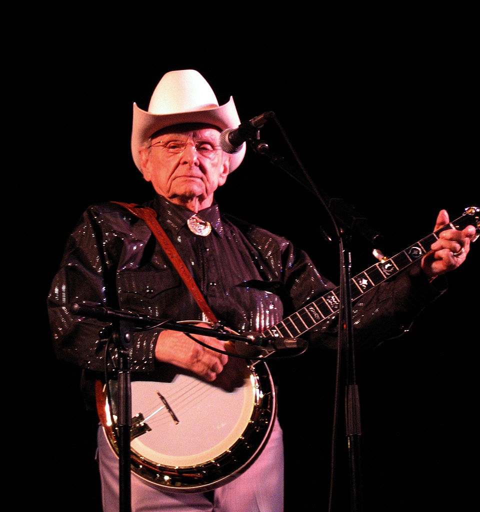 Dr. Ralph Stanley performs at Grass Valley, California (2006).
…