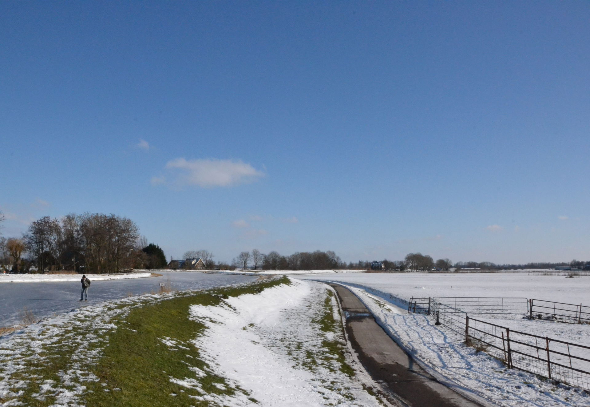 On the Marskramerpad hiking route along the Kromme Mijdrecht ri…