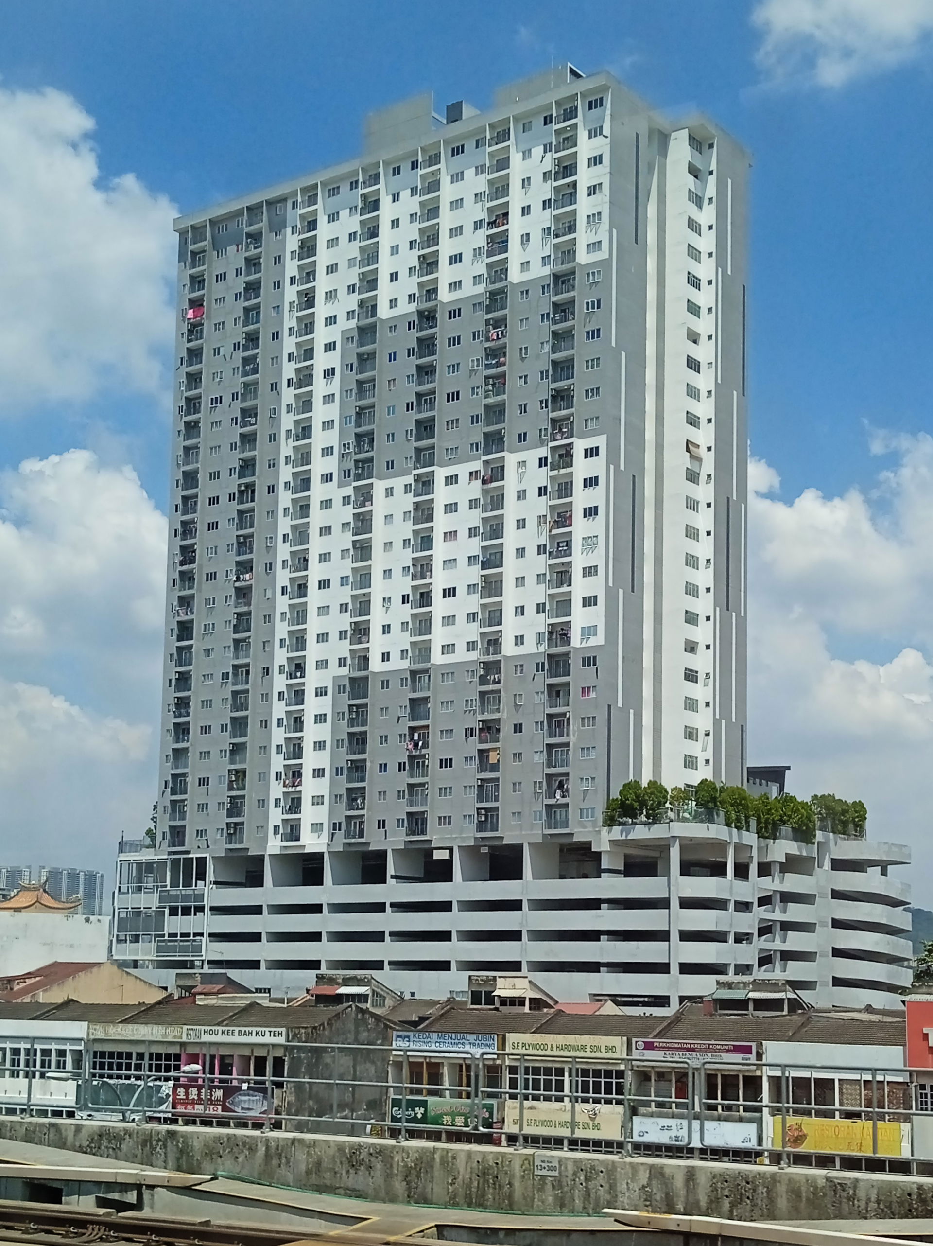 Bangunan kondominium The Hertz Kepong