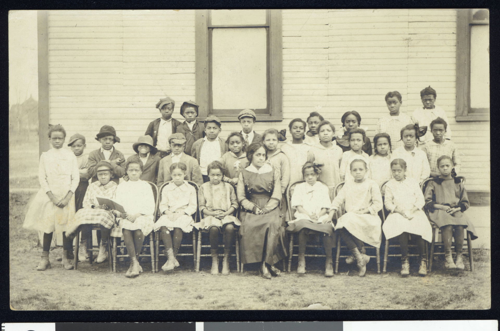 Third- and fourth-grade clases at the Lincoln School, Centralia…