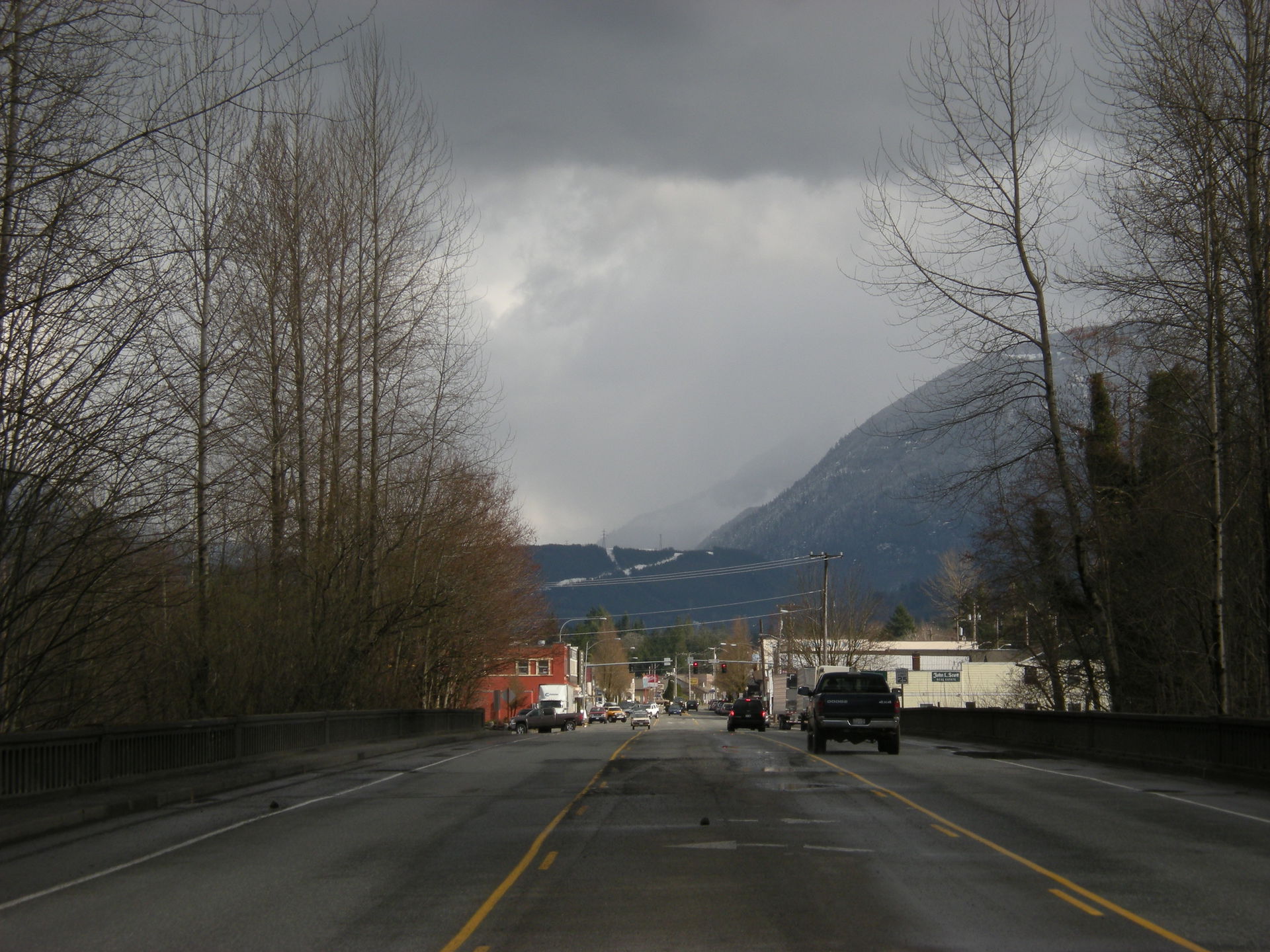 Entering North Bend, Washington, USA from the west via North Be…
