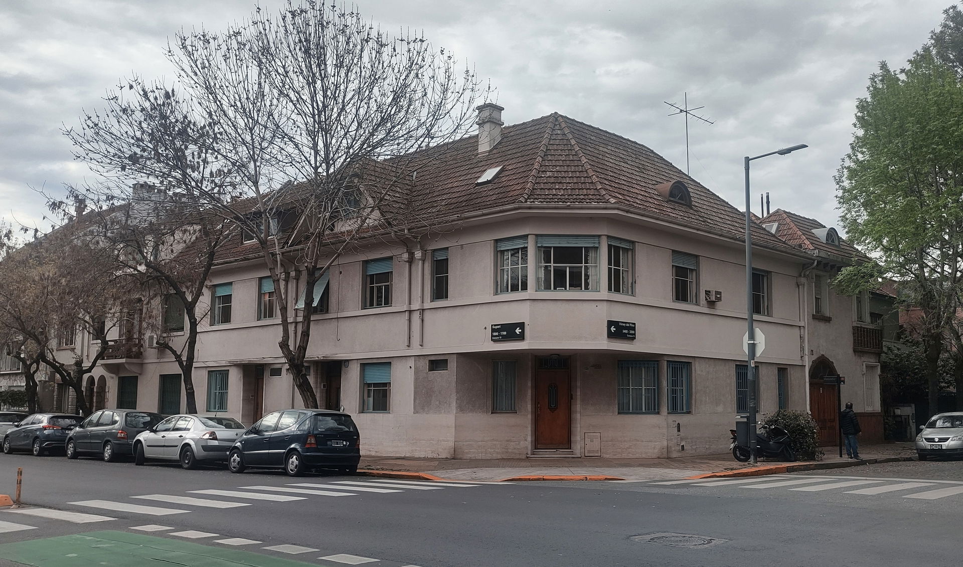 Virrey del Pino 3399 esquina Superí, Buenos Aires, Argentina. A…