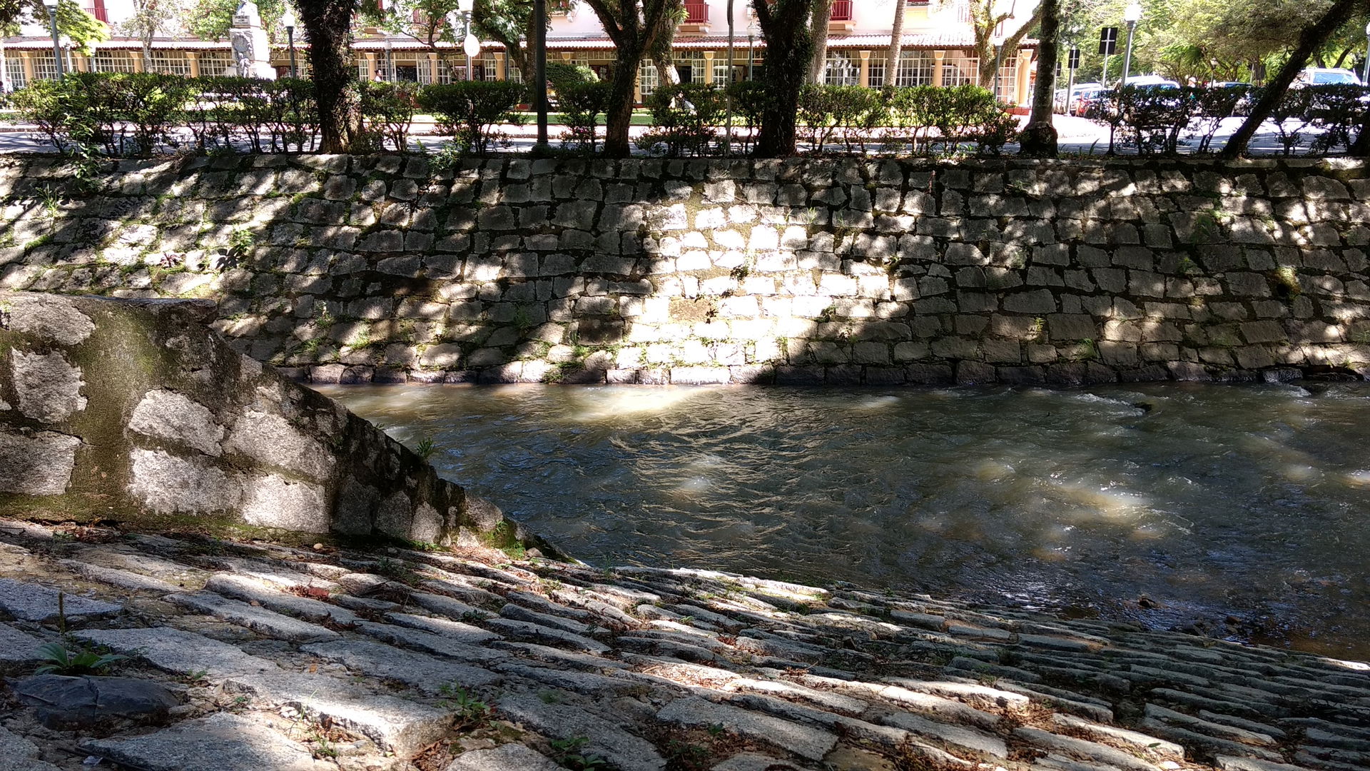Poços de Caldas is a municipality in southwestern Minas Gerais …