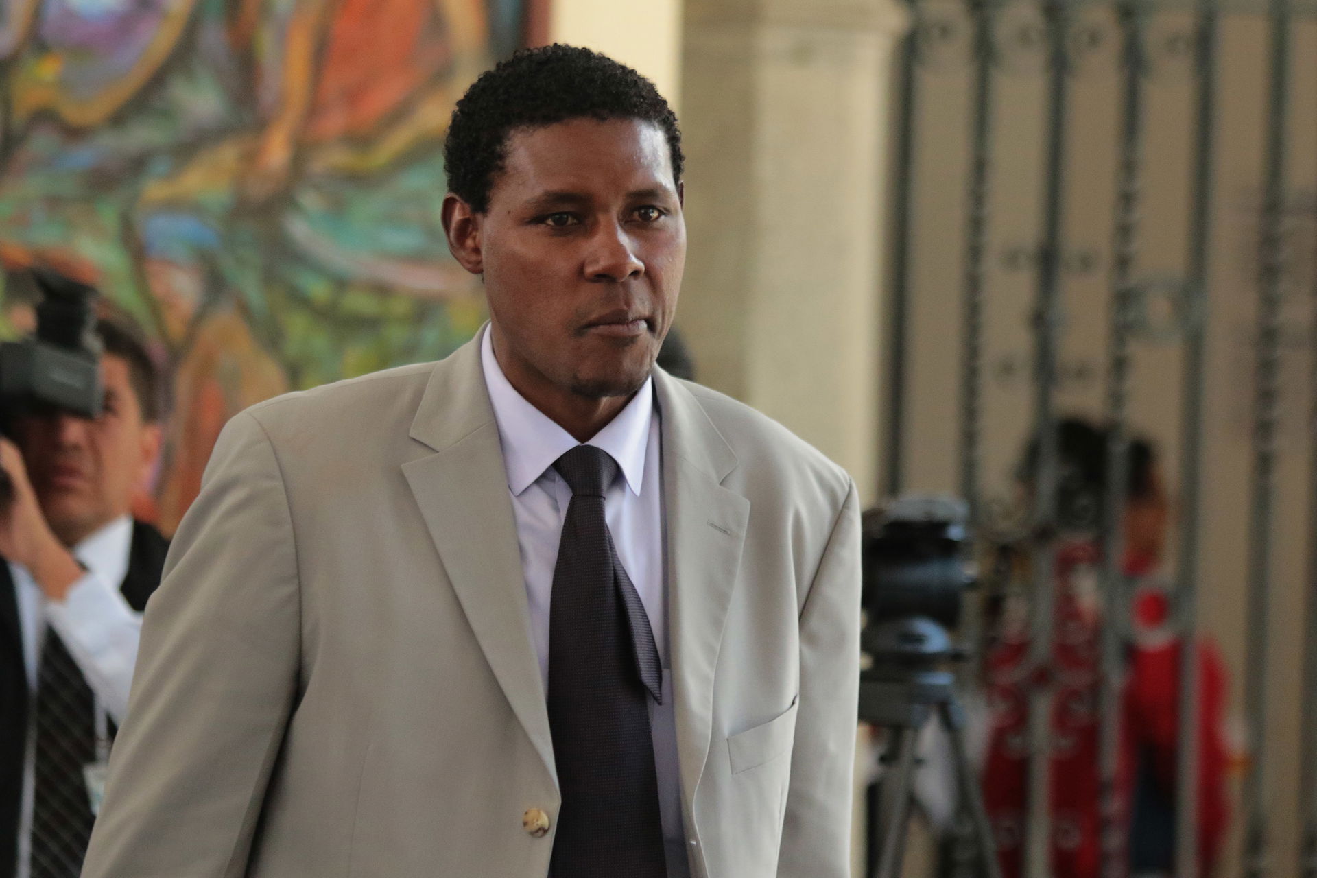 Agustin Delgado Chala (1973-) Asambleista por PAIS y ex jugador…