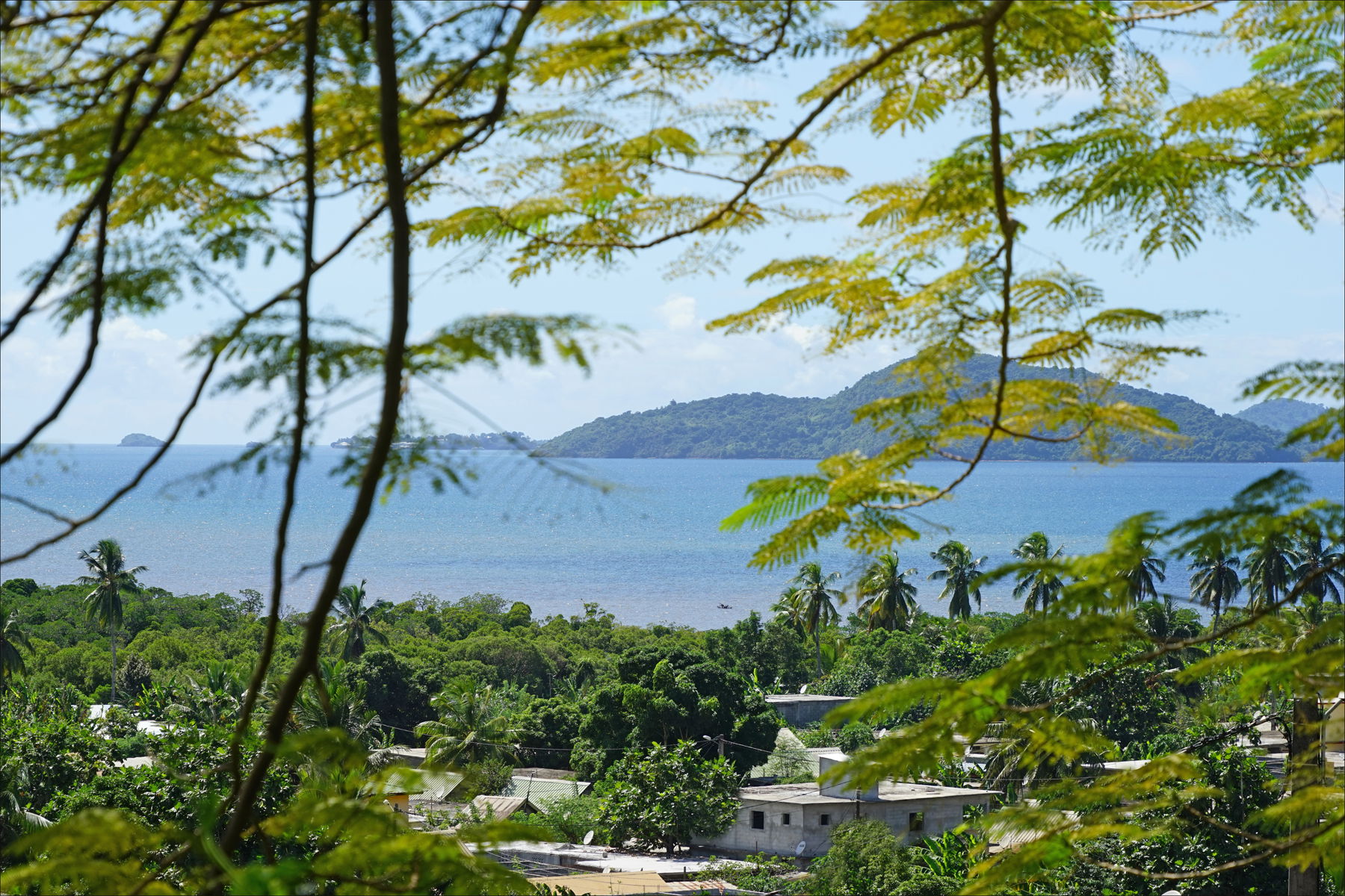 Vue sur le lagon depuis le centre universitaire de formation et…