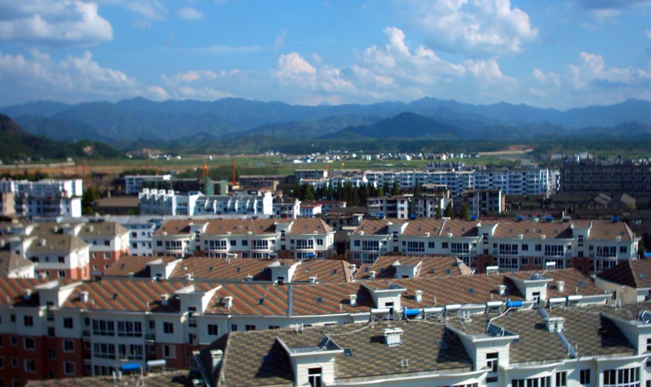 安徽省黄山市屯溪镇俯瞰街景