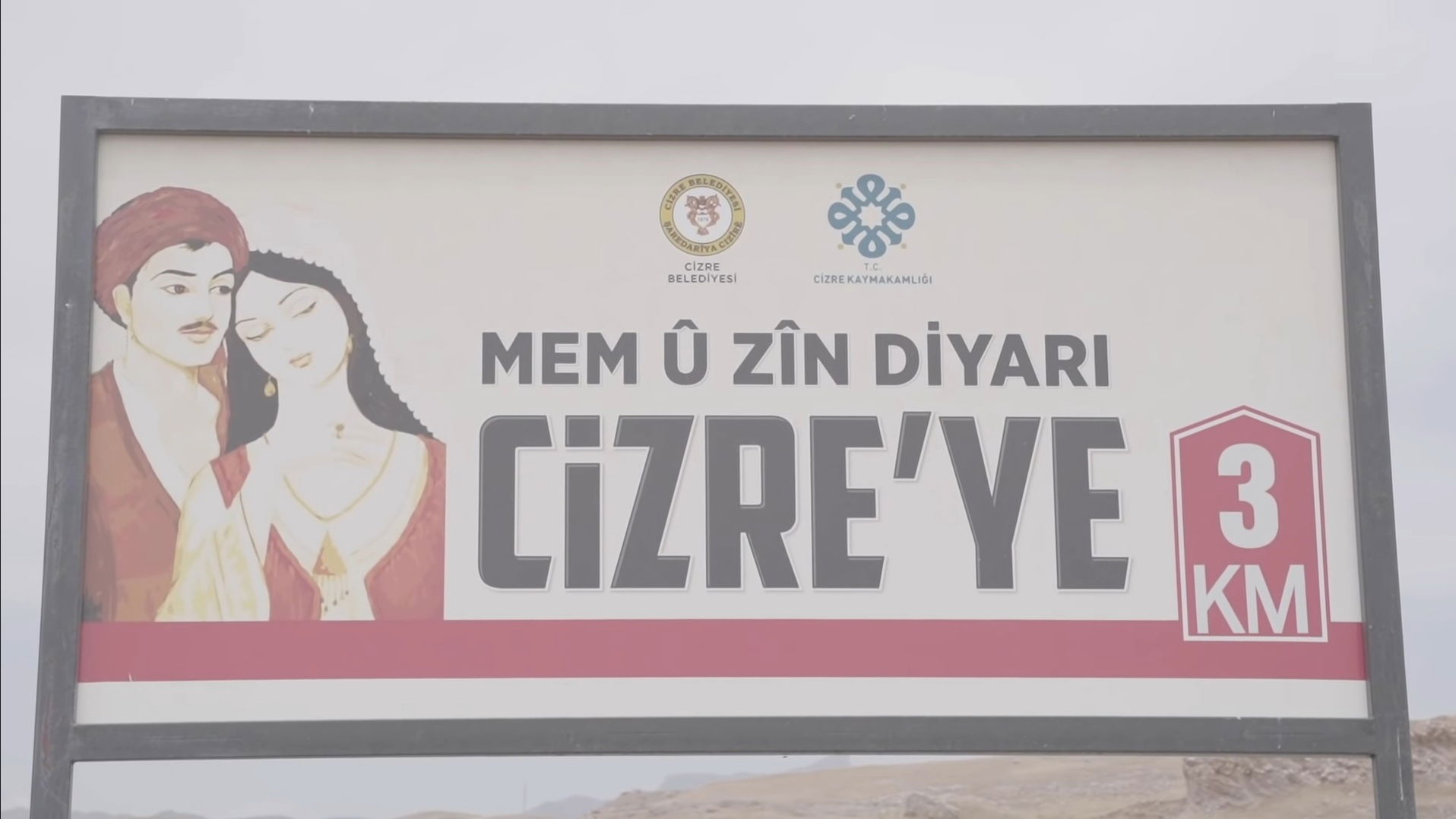 The phrase "Mem û Zîn diyari Cizre'ye" on a board on Cizre road