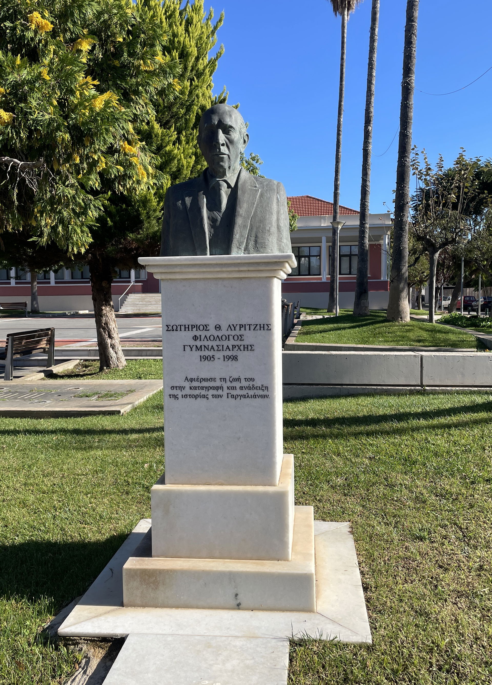 2017 bronze bust honoring Gargalianoi's 20th century cultural f…