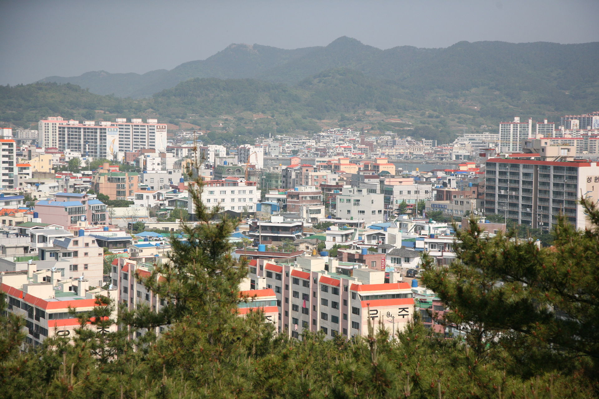 Cityscape of Tongyeong, South Gyeongsang province, South Korea …