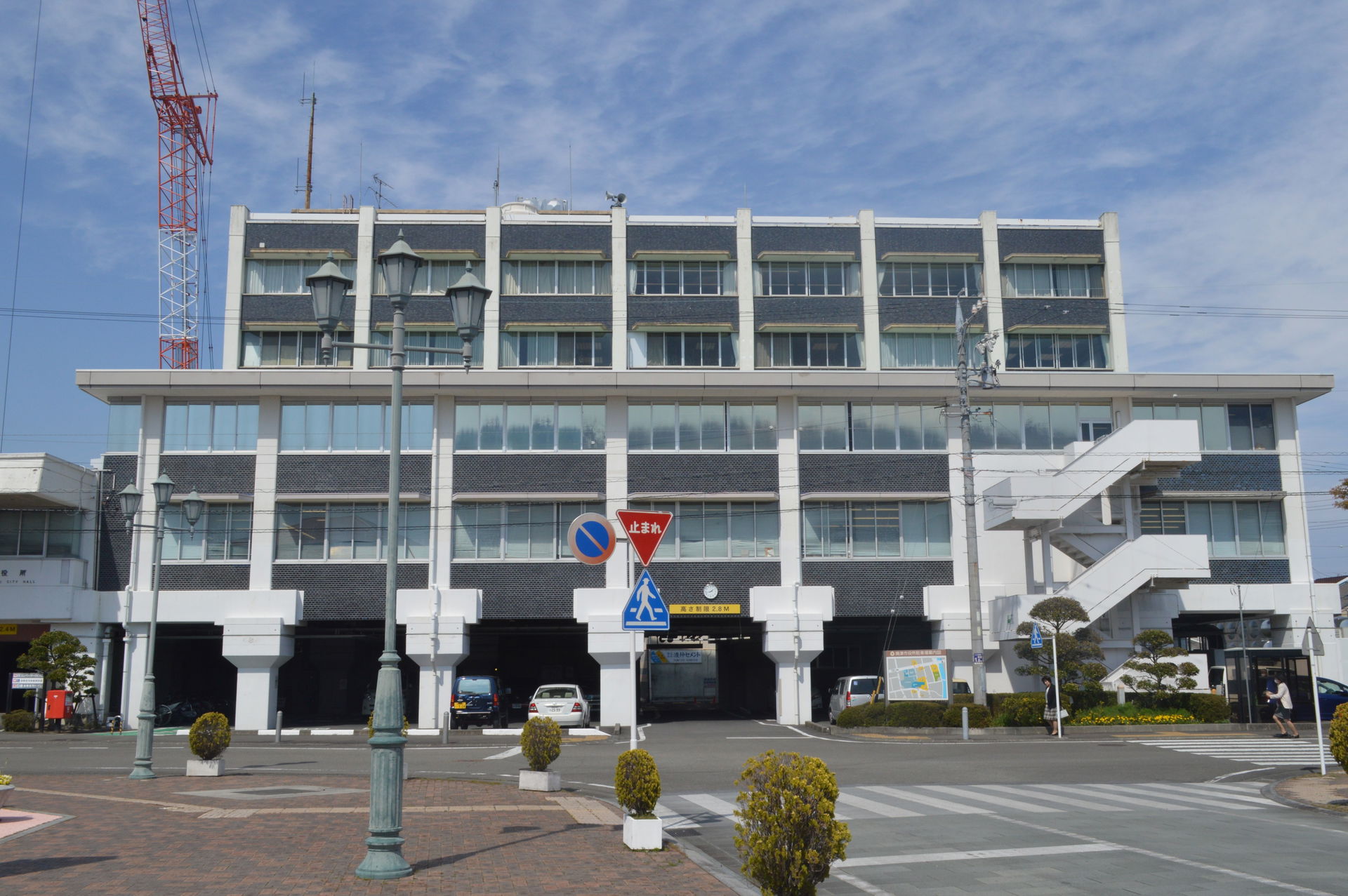静岡県焼津市本町2丁目16-32にある焼津市役所。