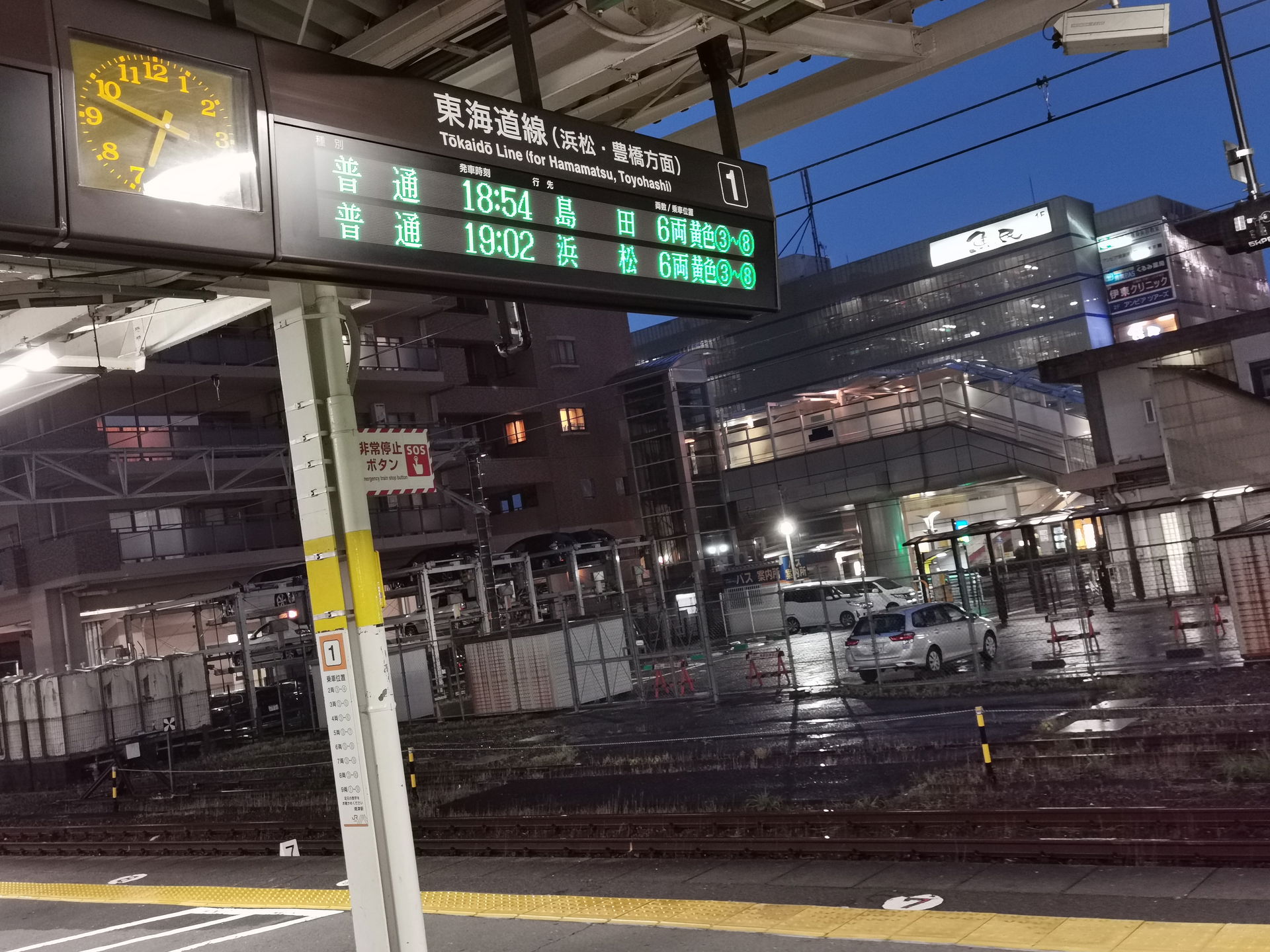 焼津駅方面よりアンビアパークビル及びペデストリアンデッキ
を撮影。