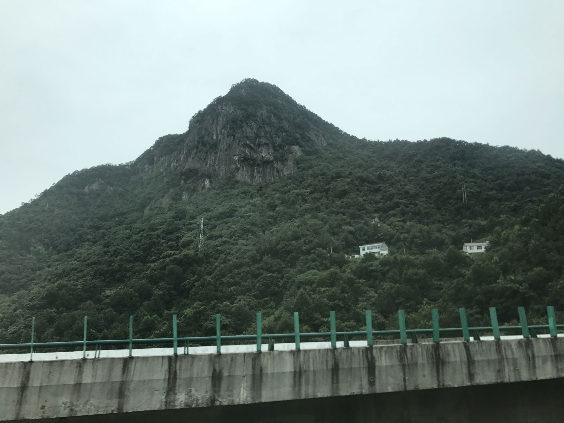 安徽省六安市霍山県磨子潭鎮附近